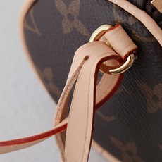 【顶级品质】 M25703 老花 POCHETTE PAPILLON 手袋、翻阅路易威登的典藏档案,探寻 Pochett 【顶级品质】 M25703 老花 POCHETTE PAPILLON 手袋、翻阅路易威登的典藏档案,探寻 Pochett