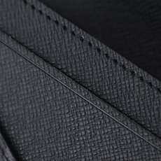 【顶级品质】 M12874 黑花 以经典 Monogram 涂层帆布制作,这款 Enveloppe Carte de V 【顶级品质】 M12874 黑花 以经典 Monogram 涂层帆布制作,这款 Enveloppe Carte de V
