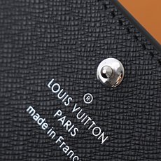 【顶级品质】 M12874 黑花 以经典 Monogram 涂层帆布制作,这款 Enveloppe Carte de V 【顶级品质】 M12874 黑花 以经典 Monogram 涂层帆布制作,这款 Enveloppe Carte de V