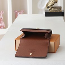 【顶级品质】 M63801 老花 以经典 Monogram 涂层帆布制作,这款 Enveloppe Carte de V 【顶级品质】 M63801 老花 以经典 Monogram 涂层帆布制作,这款 Enveloppe Carte de V