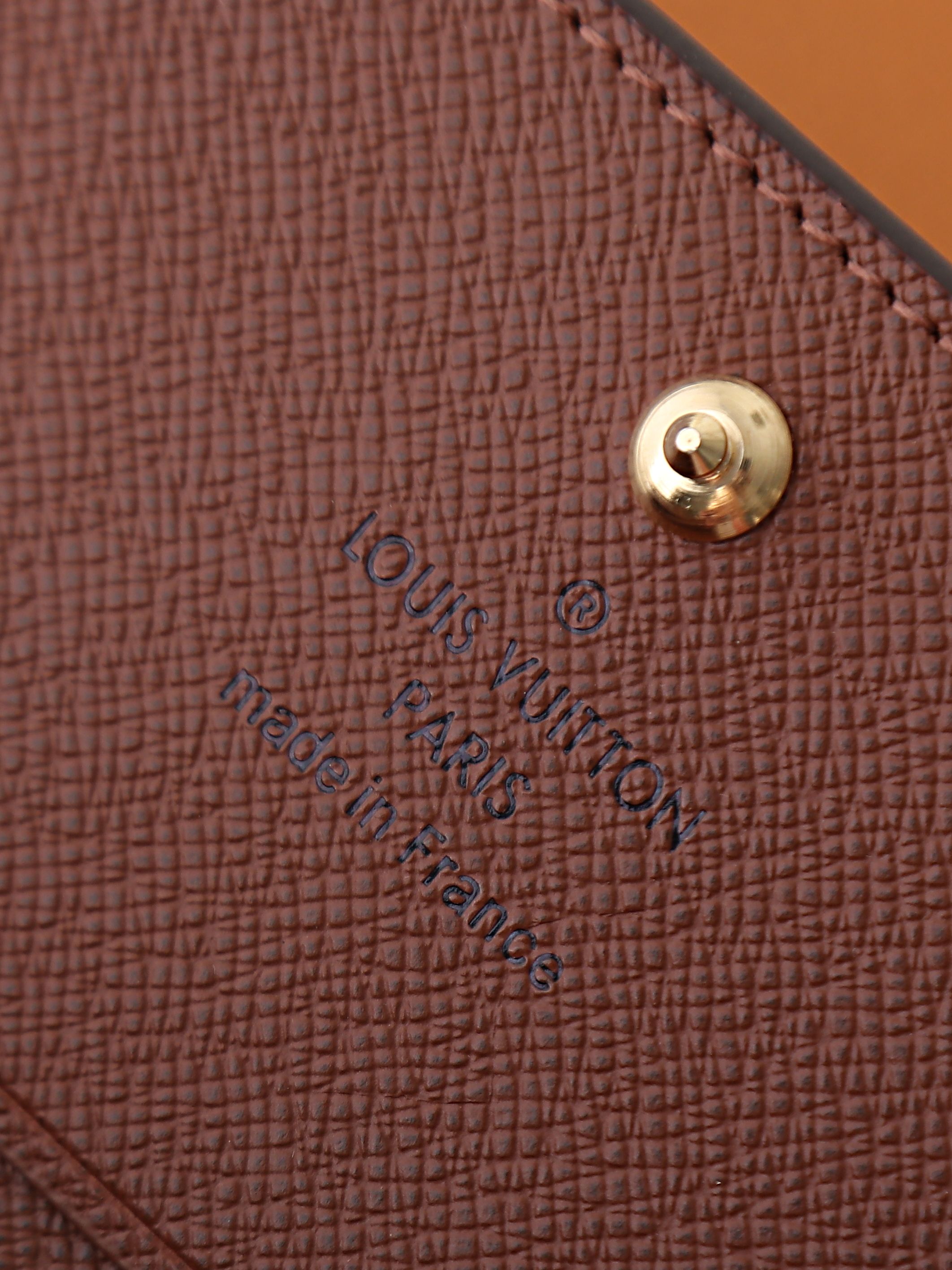 【顶级品质】 M63801 老花 以经典 Monogram 涂层帆布制作,这款 Enveloppe Carte de V 【顶级品质】 M63801 老花 以经典 Monogram 涂层帆布制作,这款 Enveloppe Carte de V