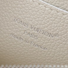 【顶级品质】 M2a005 石英色 鑰匙零錢包S!這款Monogram Empreinte系列的鑰匙零錢包於今季以清新風 【顶级品质】 M2a005 石英色 鑰匙零錢包S!這款Monogram Empreinte系列的鑰匙零錢包於今季以清新風