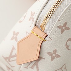 【顶级品质】 M29675 白花 功能性小袋在Monogram・反向帆布上更新为经典的路易威登风格的“Pochett・C 【顶级品质】 M29675 白花 功能性小袋在Monogram・反向帆布上更新为经典的路易威登风格的“Pochett・C