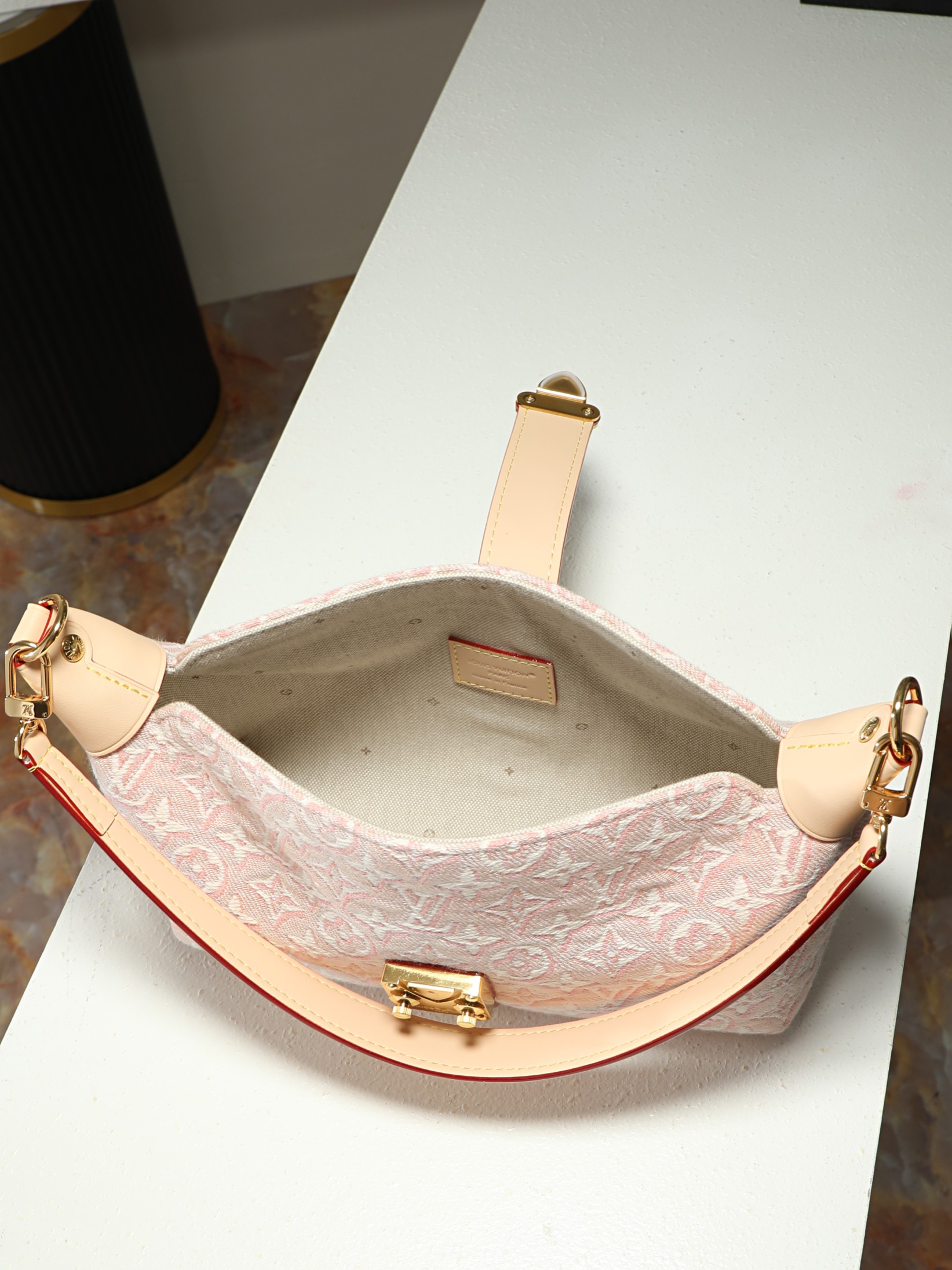 【顶级品质】 M2a382 粉色 Pochette Mia 手袋 本款优雅 Pochette Mia 手袋聚焦 Mon 【顶级品质】 M2a382 粉色 Pochette Mia 手袋 本款优雅 Pochette Mia 手袋聚焦 Mon