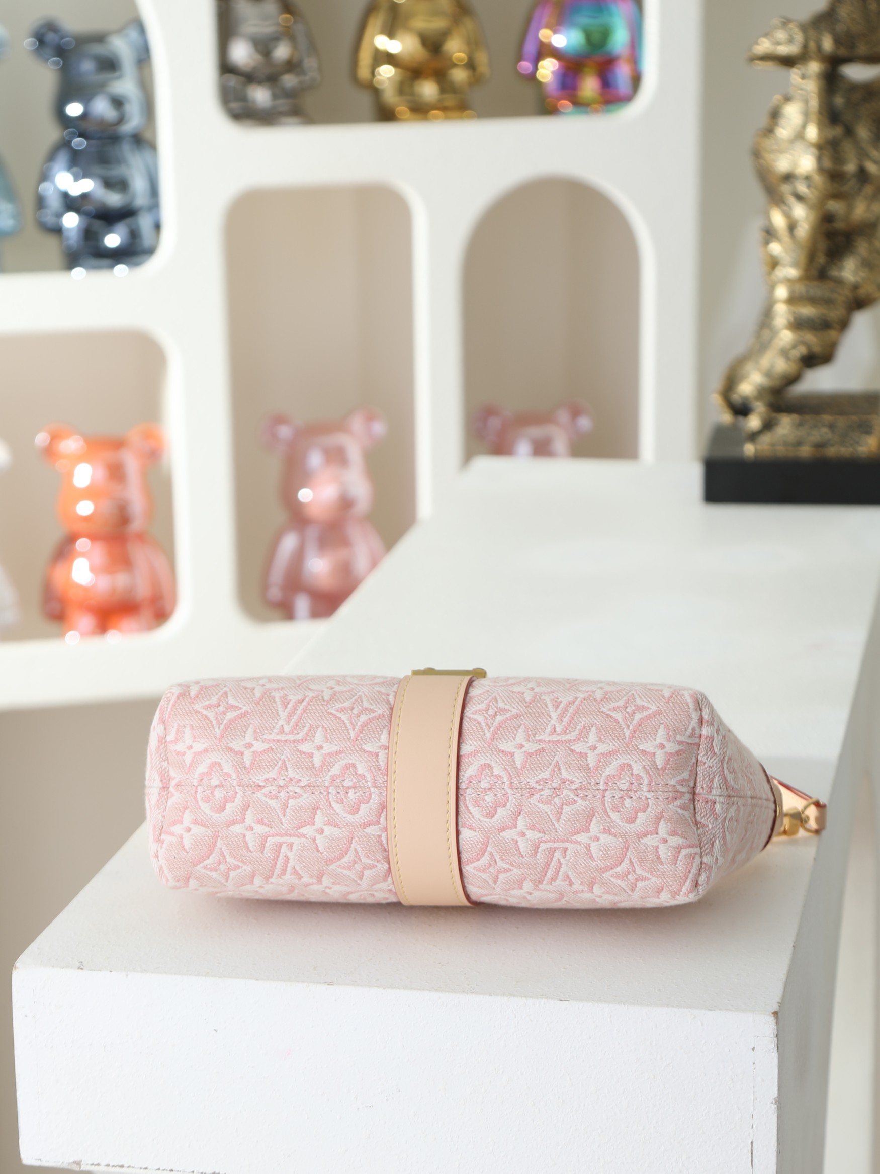 【顶级品质】 M2a382 粉色 Pochette Mia 手袋 本款优雅 Pochette Mia 手袋聚焦 Mon 【顶级品质】 M2a382 粉色 Pochette Mia 手袋 本款优雅 Pochette Mia 手袋聚焦 Mon