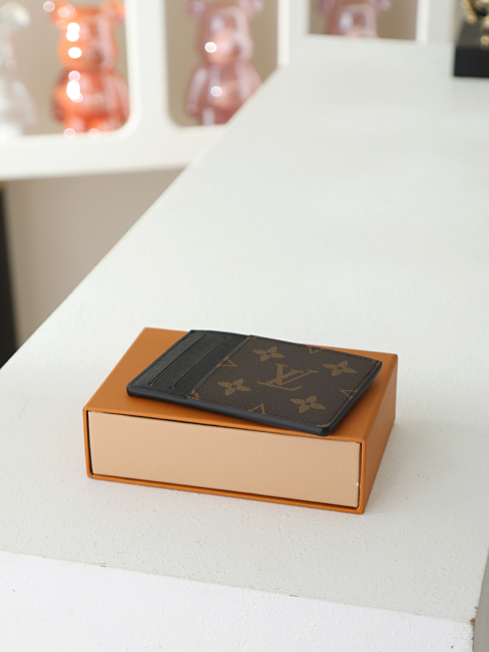 【顶级品质】 M60166 老花黑 以 Monogram Macassar 帆布制成的 Neo 卡包是携带重要卡片的首选 【顶级品质】 M60166 老花黑 以 Monogram Macassar 帆布制成的 Neo 卡包是携带重要卡片的首选
