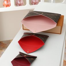 【顶级品质】 M62034 三件套 此款Pochette Kirigami 3合1手袋由3个独立小包组成,可如俄罗斯套 【顶级品质】 M62034 三件套 此款Pochette Kirigami 3合1手袋由3个独立小包组成,可如俄罗斯套