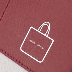 【顶级品质】 M2a444 蓝色 本款护照套取材 LV Packaging 皮革,以压印和印花工艺于牛皮革描绘“LOUI 【顶级品质】 M2a444 蓝色 本款护照套取材 LV Packaging 皮革,以压印和印花工艺于牛皮革描绘“LOUI