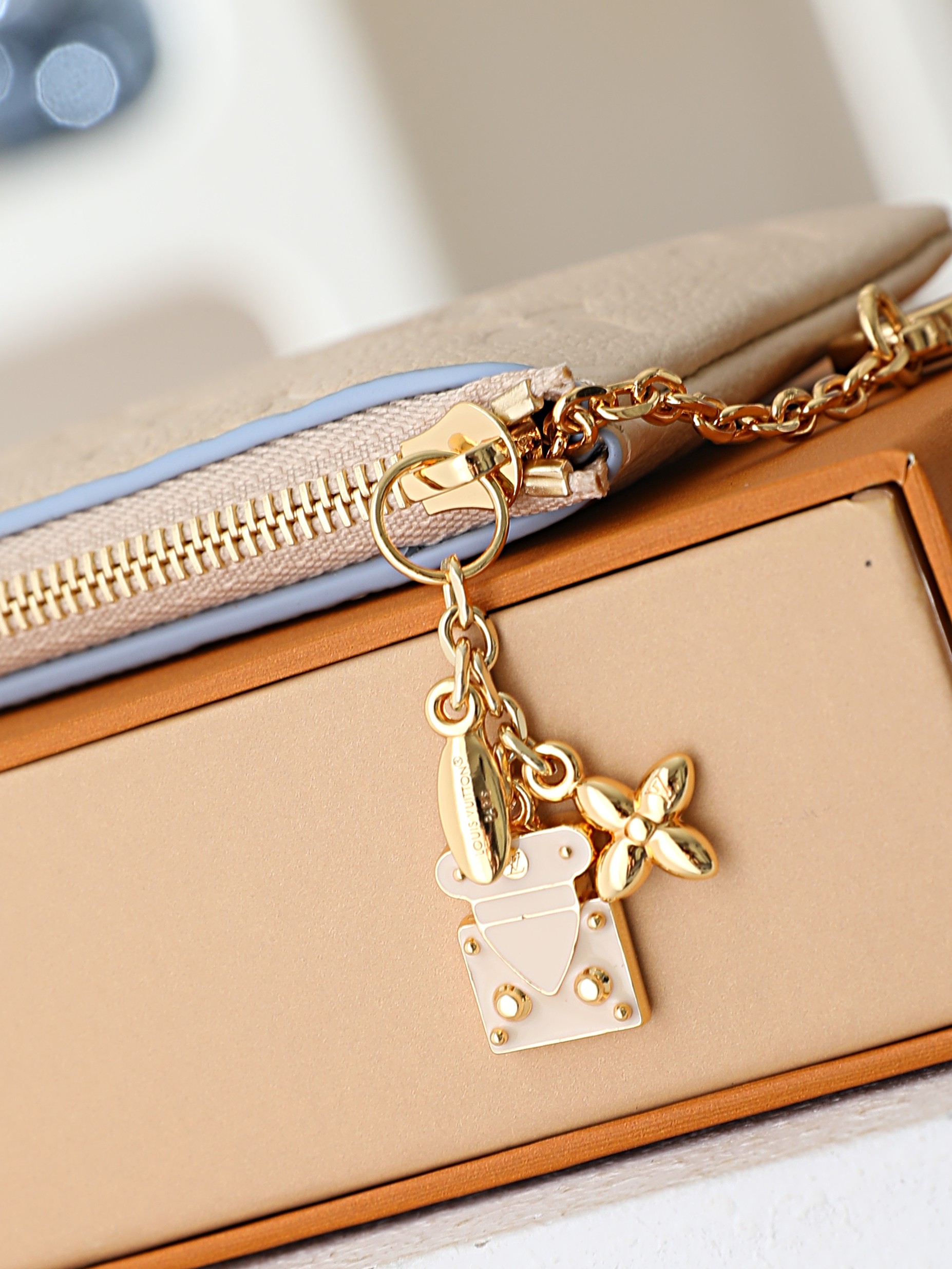 【顶级品质】 M29816 杏色 Rainbow彩虹系列当季新品,采用品牌标志性Monogram Empreinte压纹 【顶级品质】 M29816 杏色 Rainbow彩虹系列当季新品,采用品牌标志性Monogram Empreinte压纹