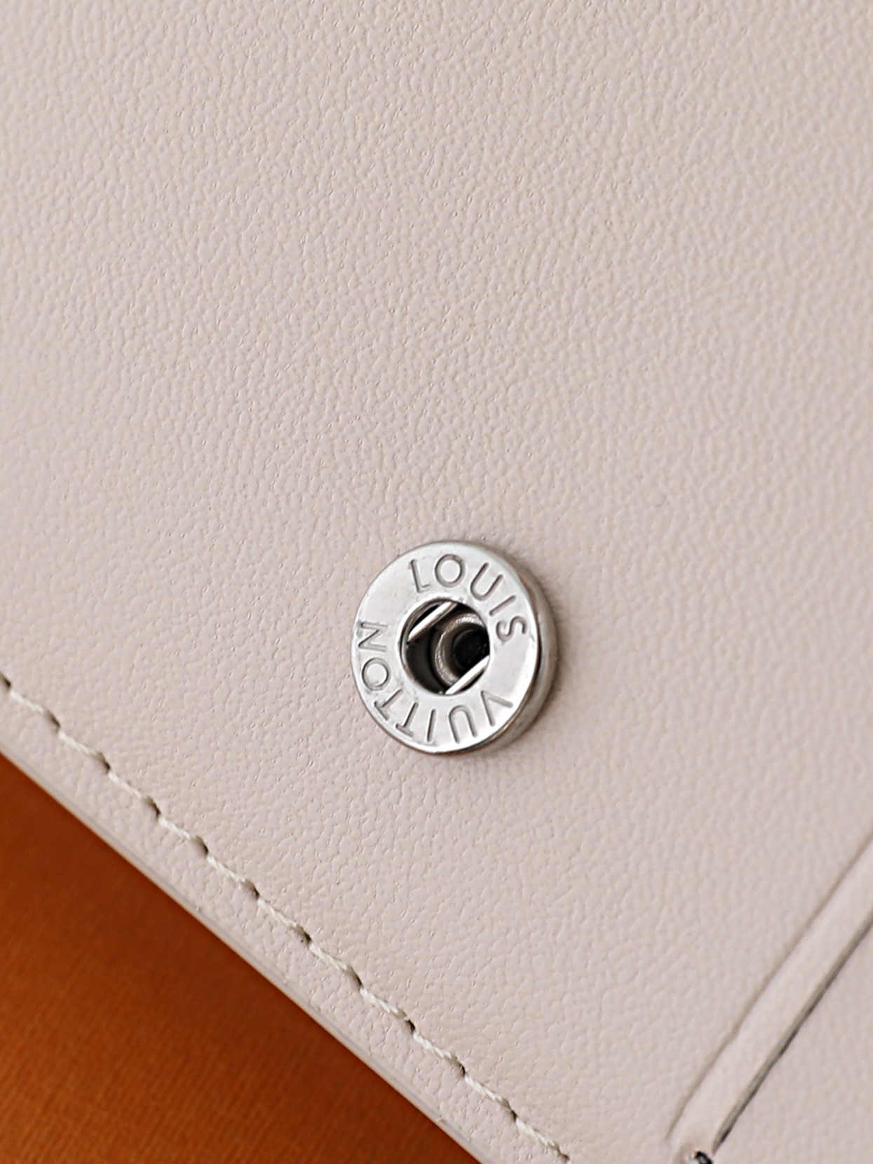 【顶级品质】 M2a008 渐变色 日本先行限定款 Cléa Wallet 材质:Mahina粒面小牛皮,幻彩打孔镂空老 【顶级品质】 M2a008 渐变色 日本先行限定款 Cléa Wallet 材质:Mahina粒面小牛皮,幻彩打孔镂空老