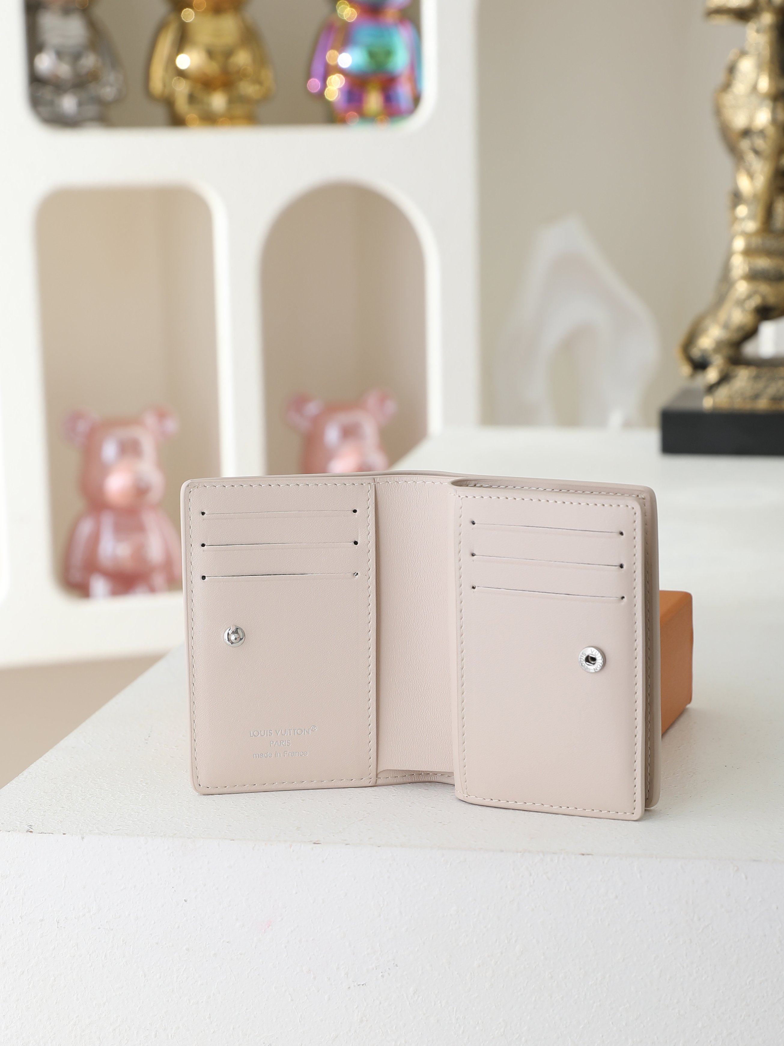 【顶级品质】 M2a008 渐变色 日本先行限定款 Cléa Wallet 材质:Mahina粒面小牛皮,幻彩打孔镂空老 【顶级品质】 M2a008 渐变色 日本先行限定款 Cléa Wallet 材质:Mahina粒面小牛皮,幻彩打孔镂空老