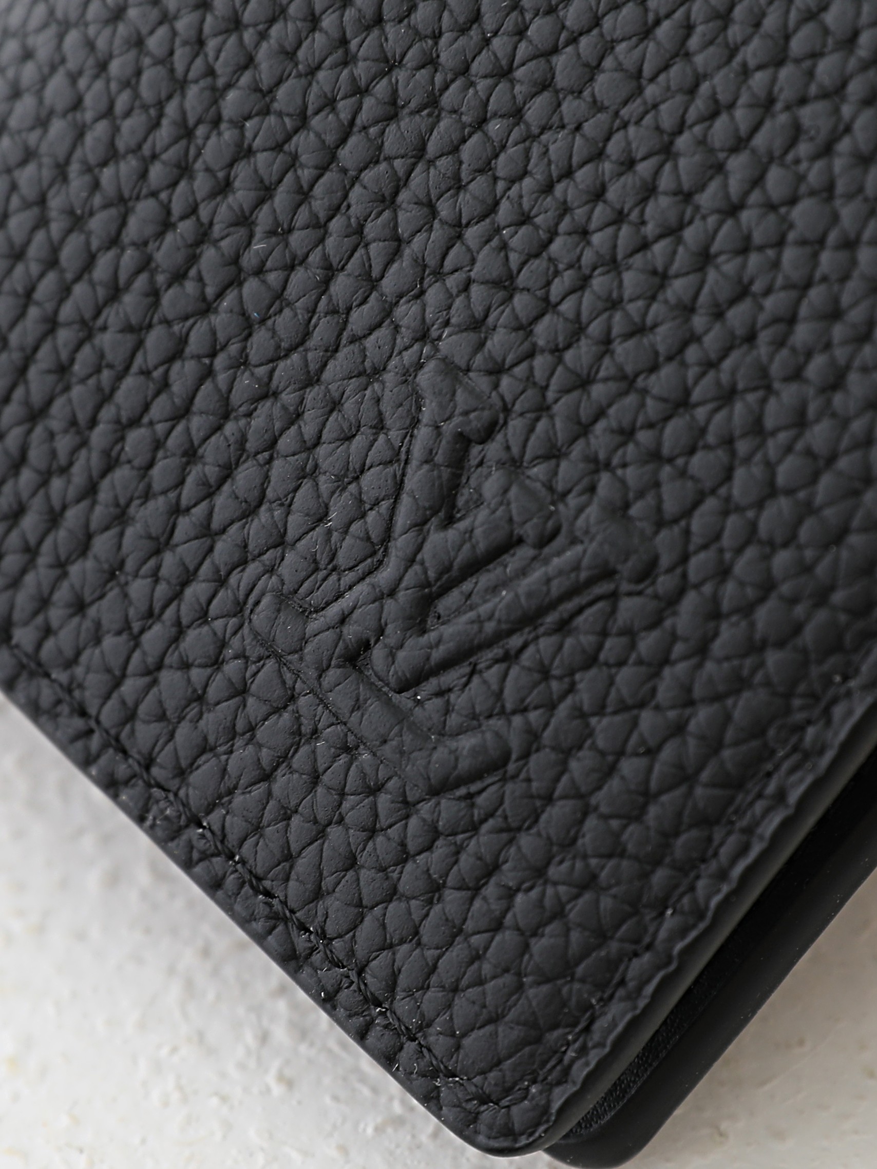 【顶级品质】 M25951 荔枝纹 “Organizer de Posh”。这是作为“LV AeroGram”系列的一部