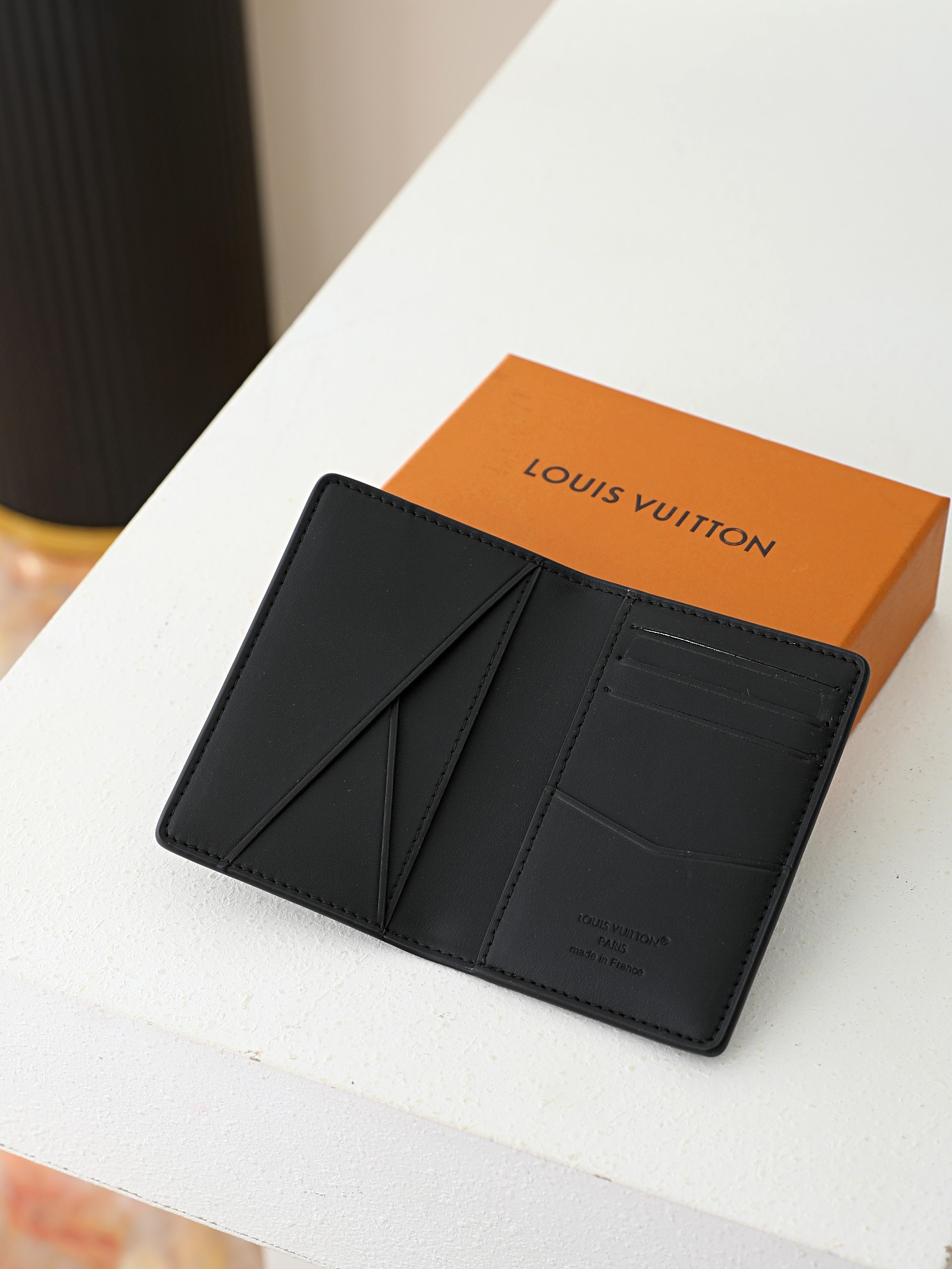 【顶级品质】 M25951 荔枝纹 “Organizer de Posh”。这是作为“LV AeroGram”系列的一部