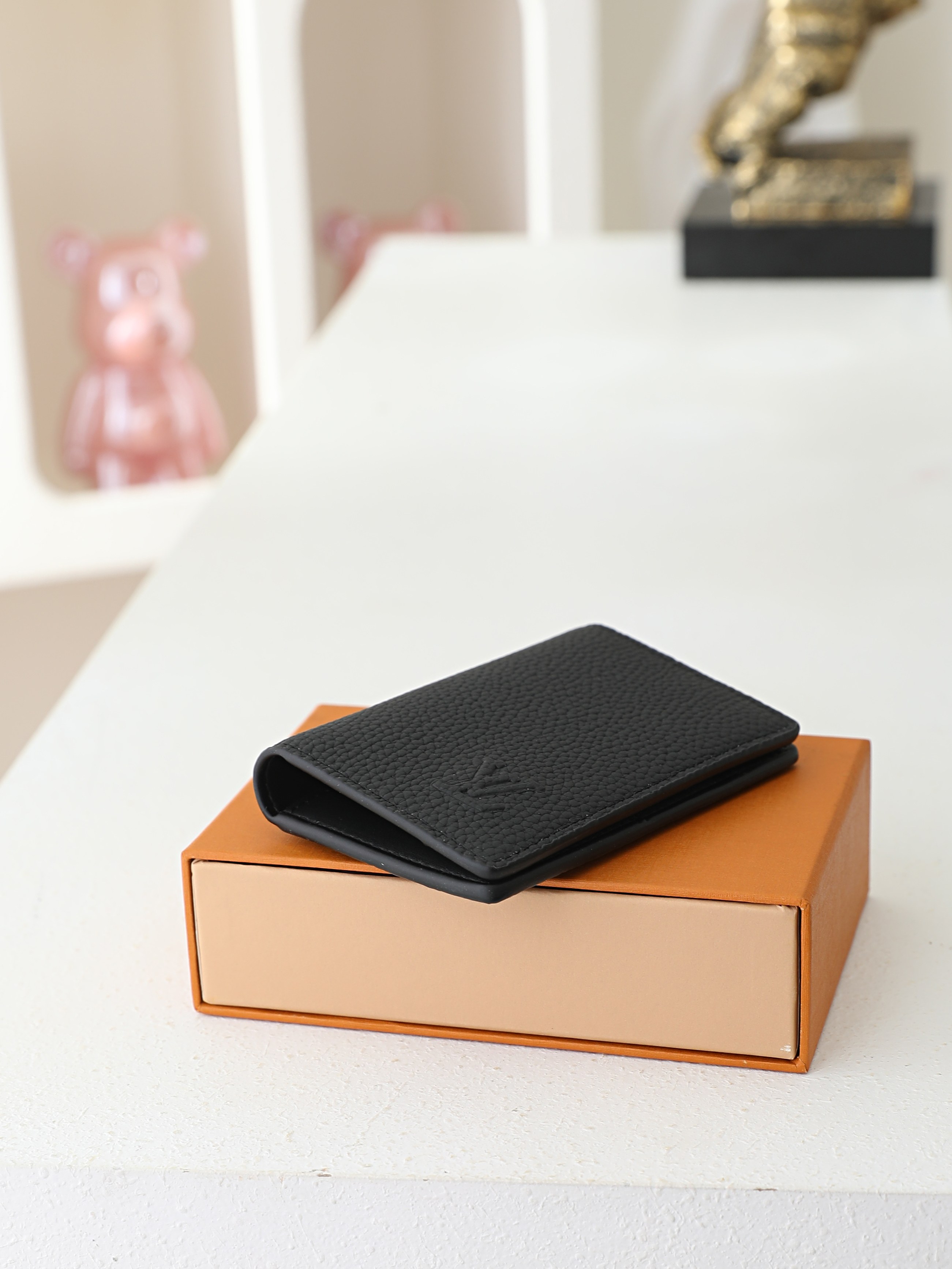 【顶级品质】 M25951 荔枝纹 “Organizer de Posh”。这是作为“LV AeroGram”系列的一部