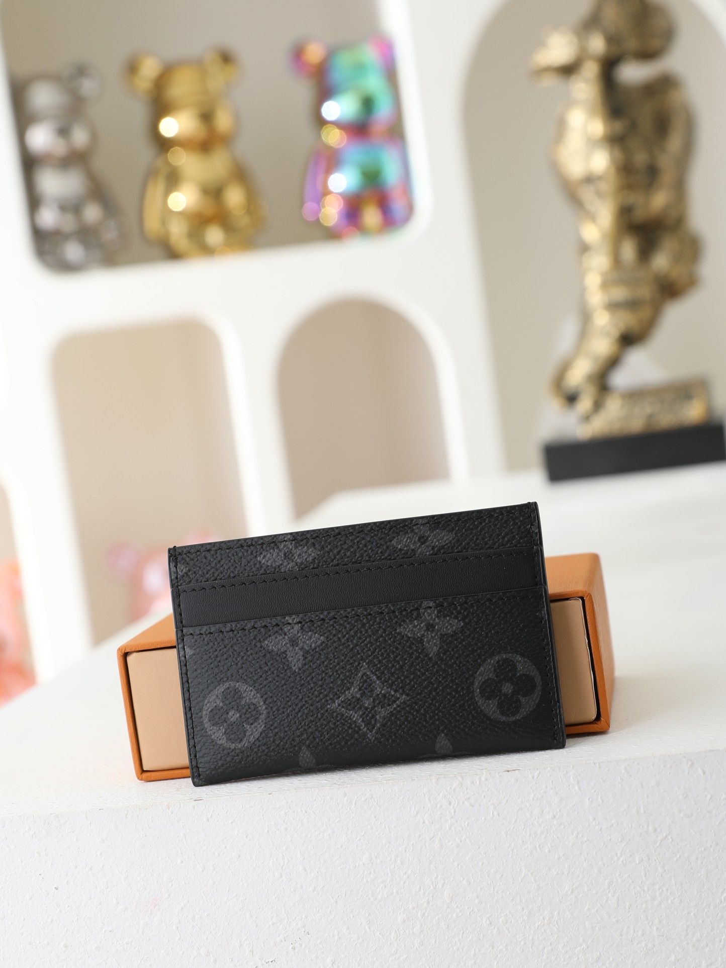 【顶级品质】 M62170 黑花 此款采用全新Monogram Eclipse涂层帆布材质的卡片夹风格靓丽而时髦,体积小 【顶级品质】 M62170 黑花 此款采用全新Monogram Eclipse涂层帆布材质的卡片夹风格靓丽而时髦,体积小