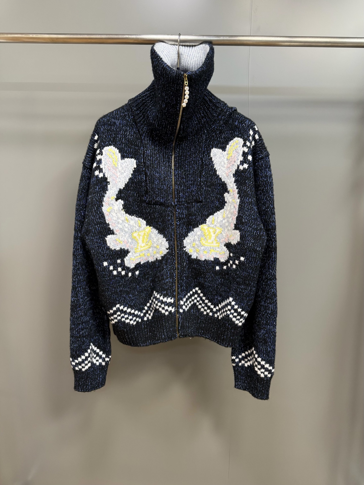 Louis Vuitton Wool-Blend Zip-Up Cardigan with Koi and Floral Details 2 i1755566017116 1145 0 0