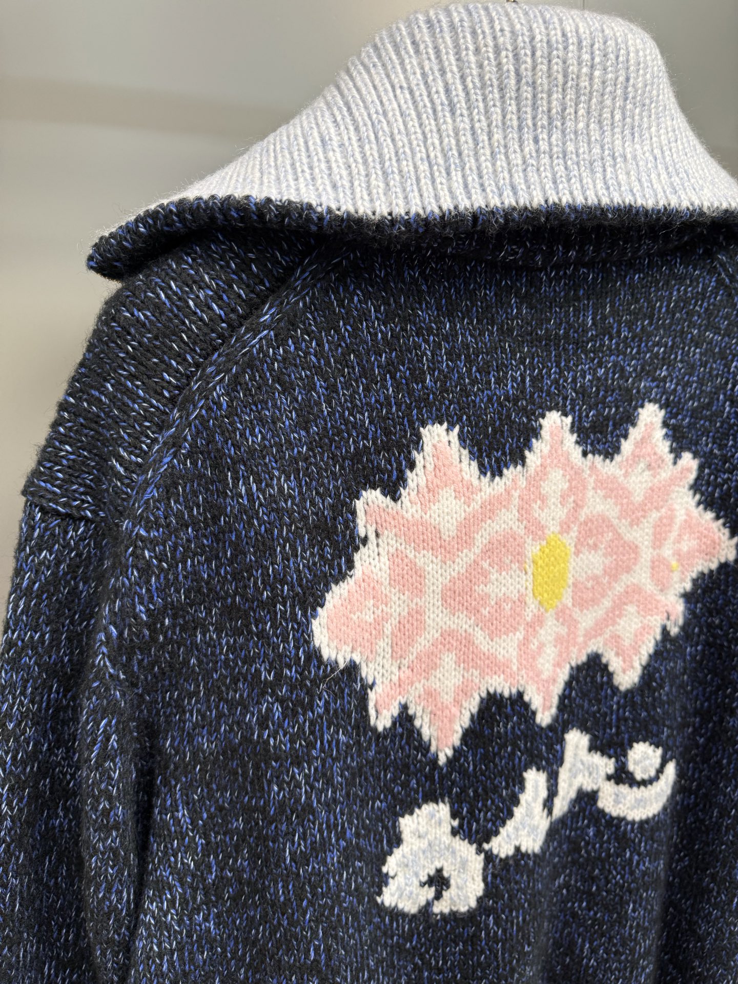 Louis Vuitton Wool-Blend Zip-Up Cardigan with Koi and Floral Details 8 i1755566017162 6890 0 7