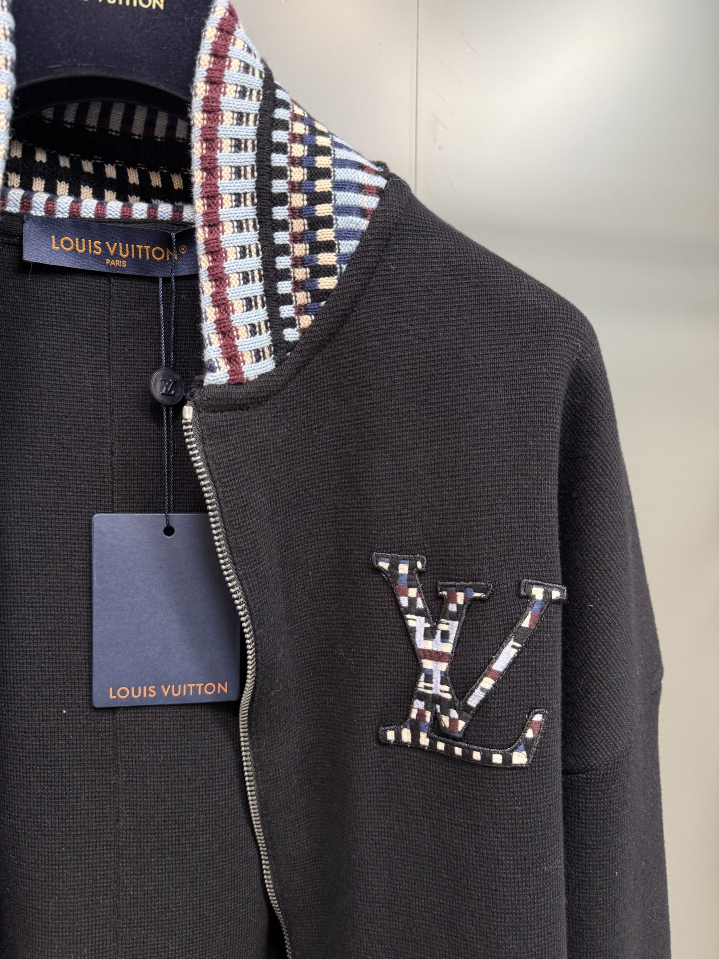 Louis Vuitton Black Cotton Knit Bomber Jacket with LV Embroidered Patch 8 i1755566065844 1817 0 6