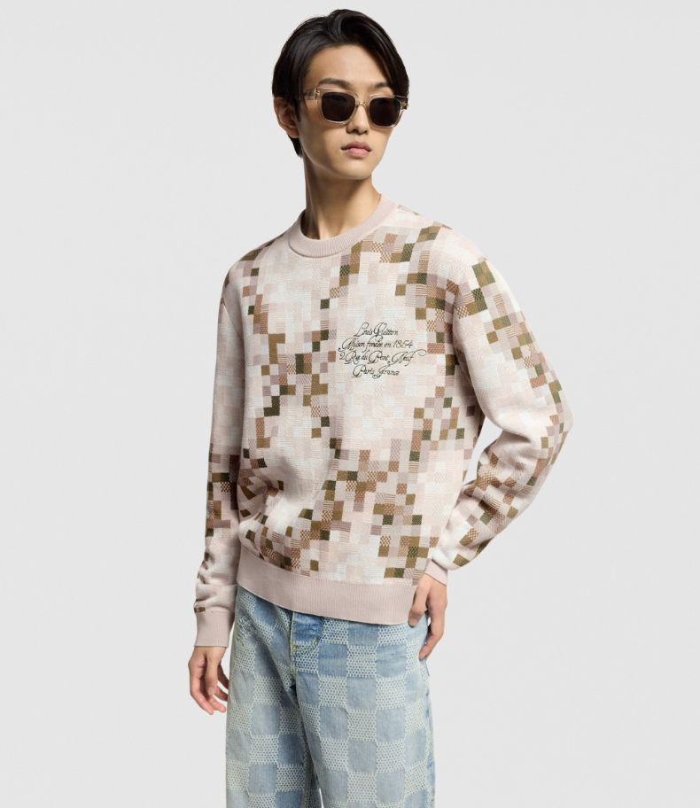 Louis Vuitton Snakoflage Jacquard Cotton Crewneck Sweater in Beige 11 i1755596047826 173 0 1