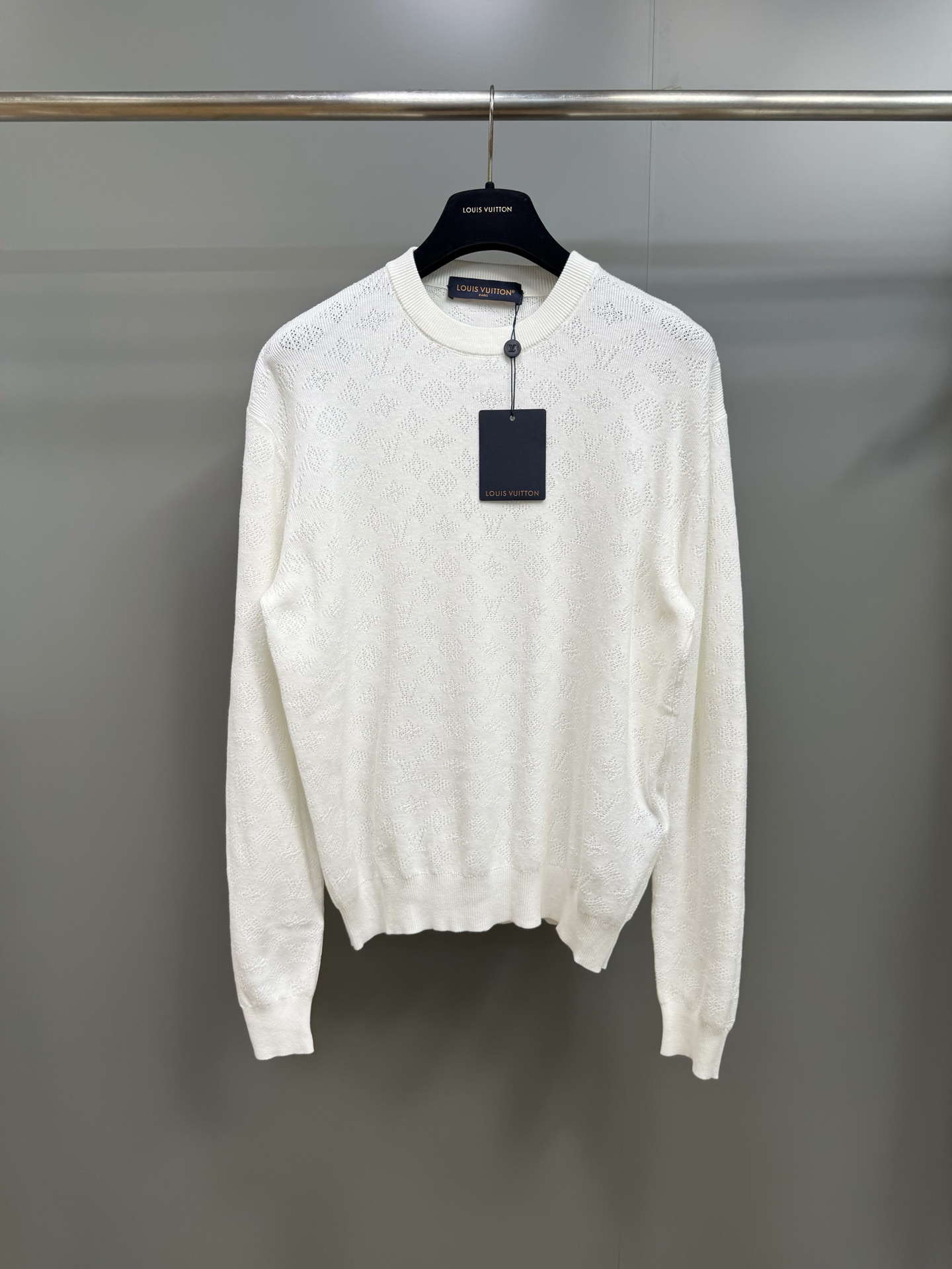 Louis Vuitton White Cotton Knit Sweater Lightweight Design, Standard Fit 2 i1755704399781 7543 0 0