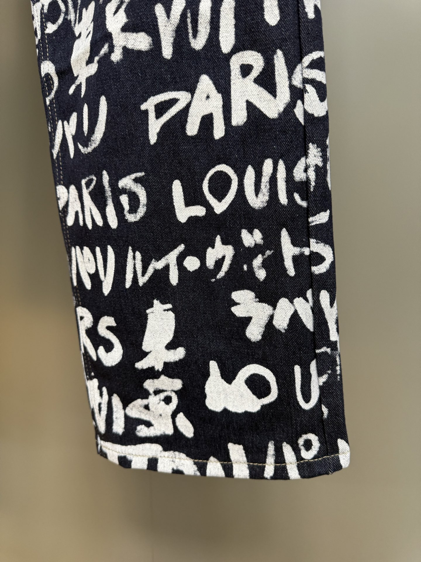 Louis Vuitton Scribble Print Denim Jeans - Pharrell Williams Collaboration 6 i1756812539733 9252 0 4