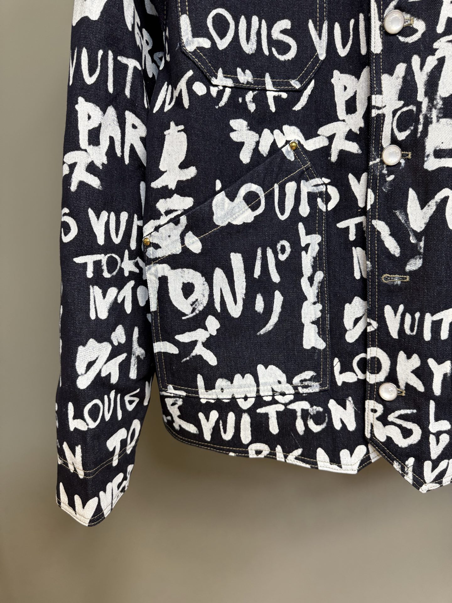 Louis Vuitton Scribble Denim Jacket - Pharrell Williams x Nigo 2025 Collection 5 i1757346606168 8505 0 3