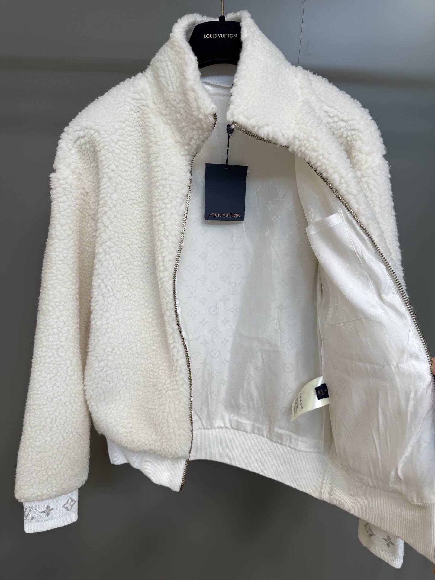 Louis Vuitton Teddy Fleece Jacket Monogram Jacquard Accents - Cozy & Stylish 5 i1757515400274 950 0 4