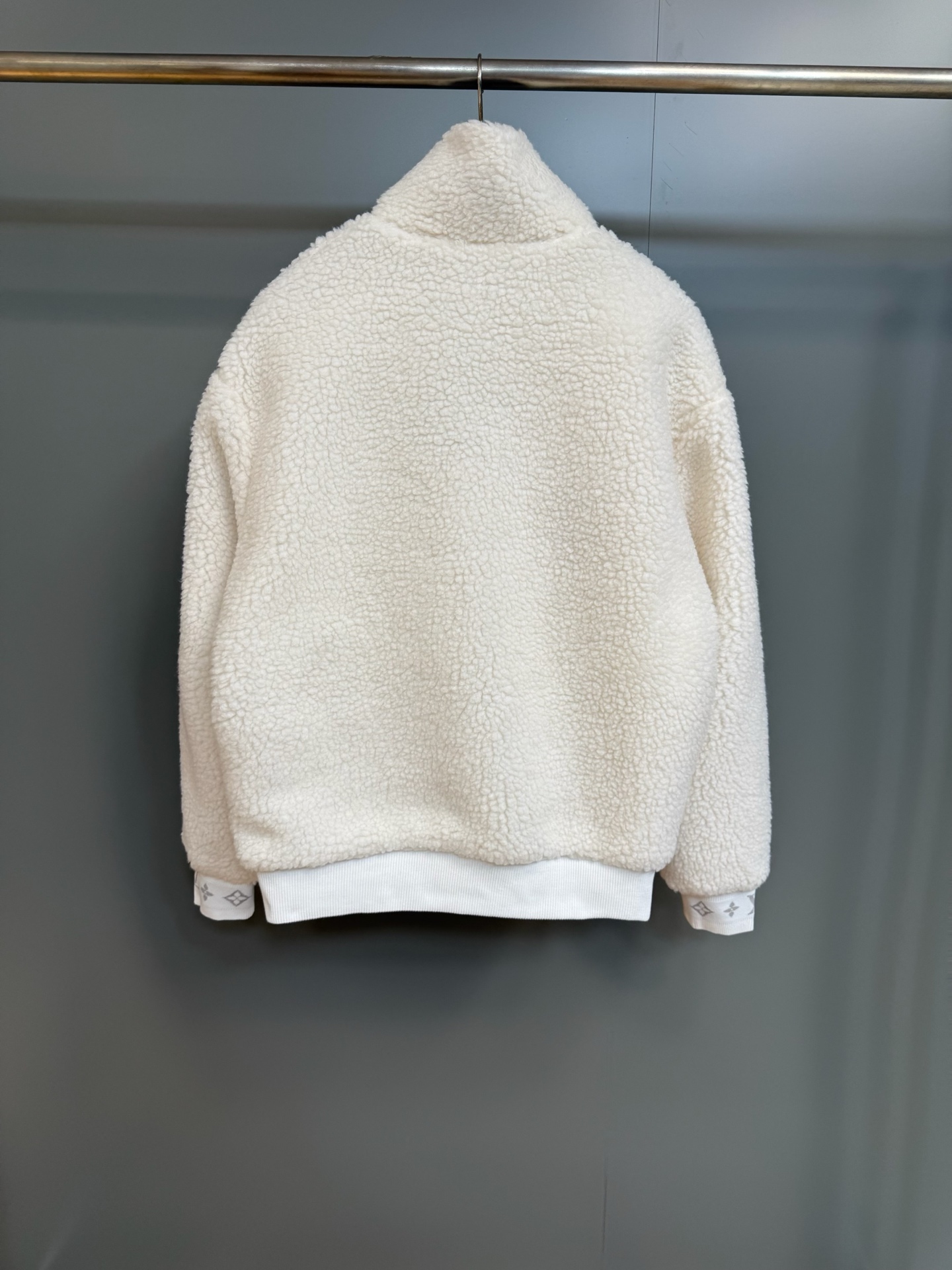 Louis Vuitton Teddy Fleece Jacket Monogram Jacquard Accents - Cozy & Stylish 3 i1757515405016 4017 0 1