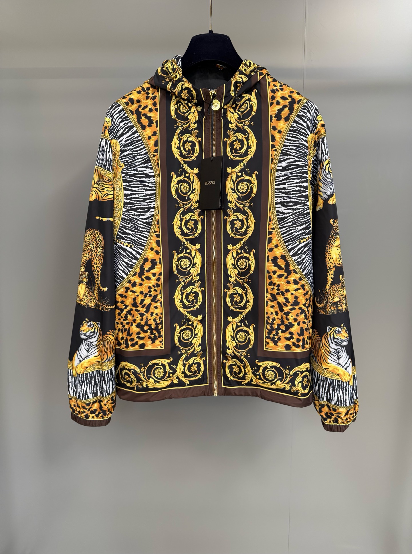 Versace Coral Theatre Print Windbreaker with Medusa Biggie Zipper - Stylish & Unique 2 i1759851082471 1251 0 8
