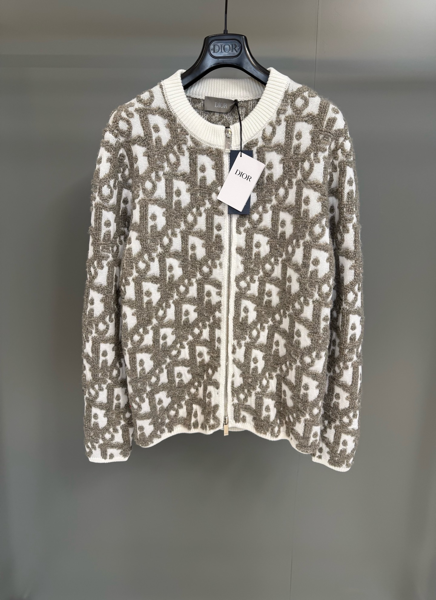 Dior Oblique Jacquard Wool Cardigan - Stylish Comfort & Iconic Design 2 i1759852026440 9824 0 2