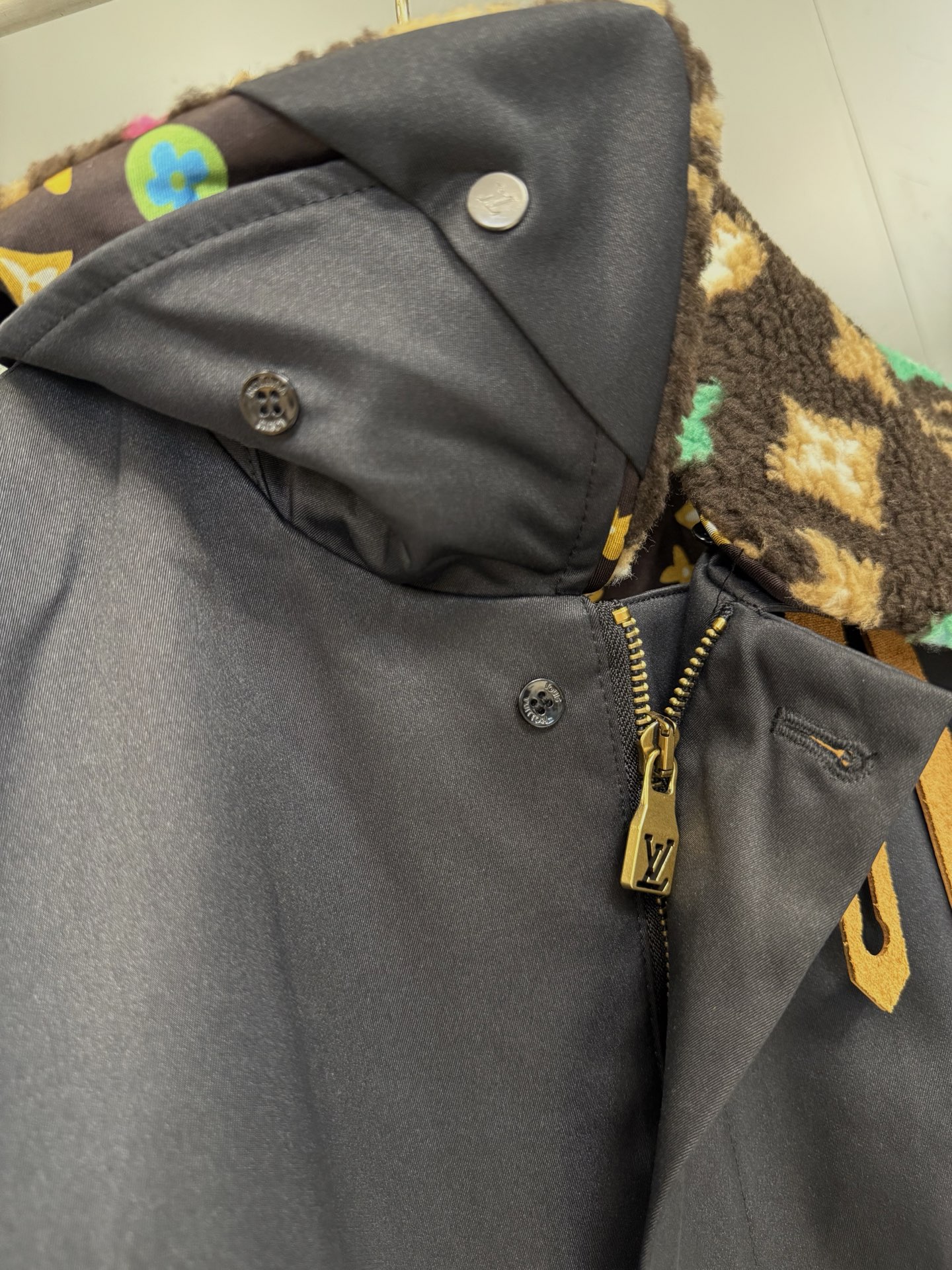 Louis Vuitton Men's Early Autumn Jacket with Suede Collar & Cotton Blend 5 i1760017162186 4556 0 6