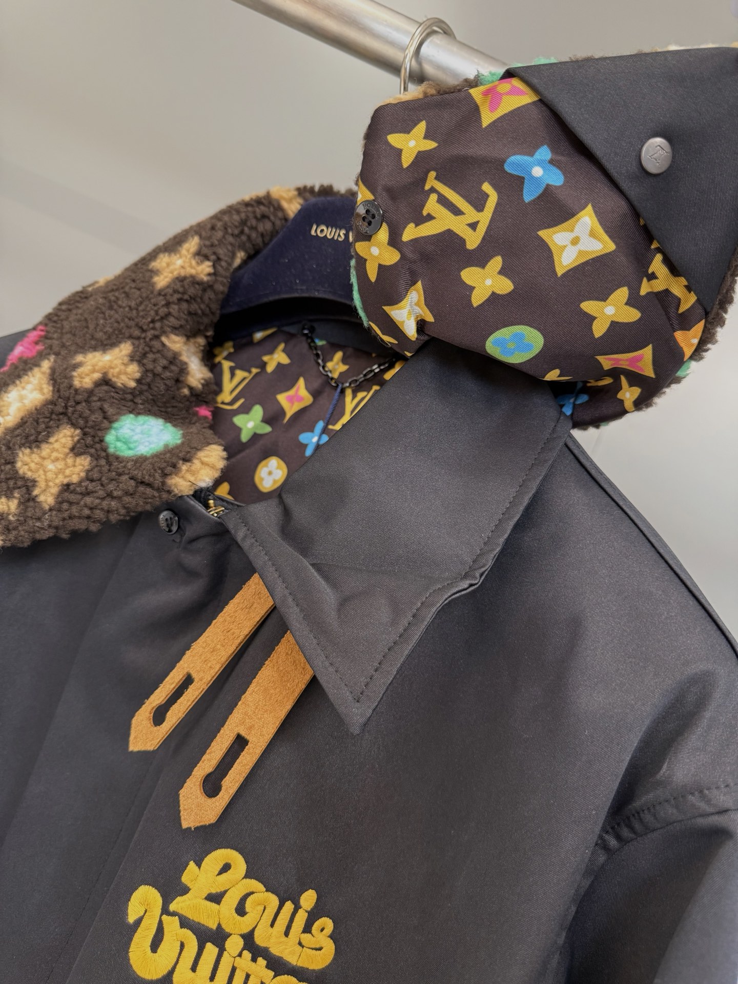 Louis Vuitton Men's Early Autumn Jacket with Suede Collar & Cotton Blend 6 i1760017163561 1445 0 7