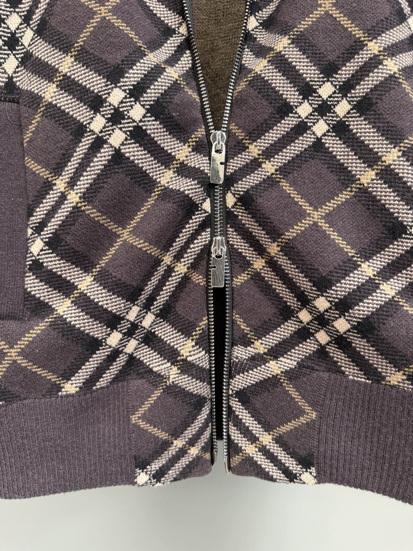 Burberry Check Wool Blend Knit Bomber Jacket with Ribbed Trims, Relaxed Fit 4 i1760017770908 1519 0 3