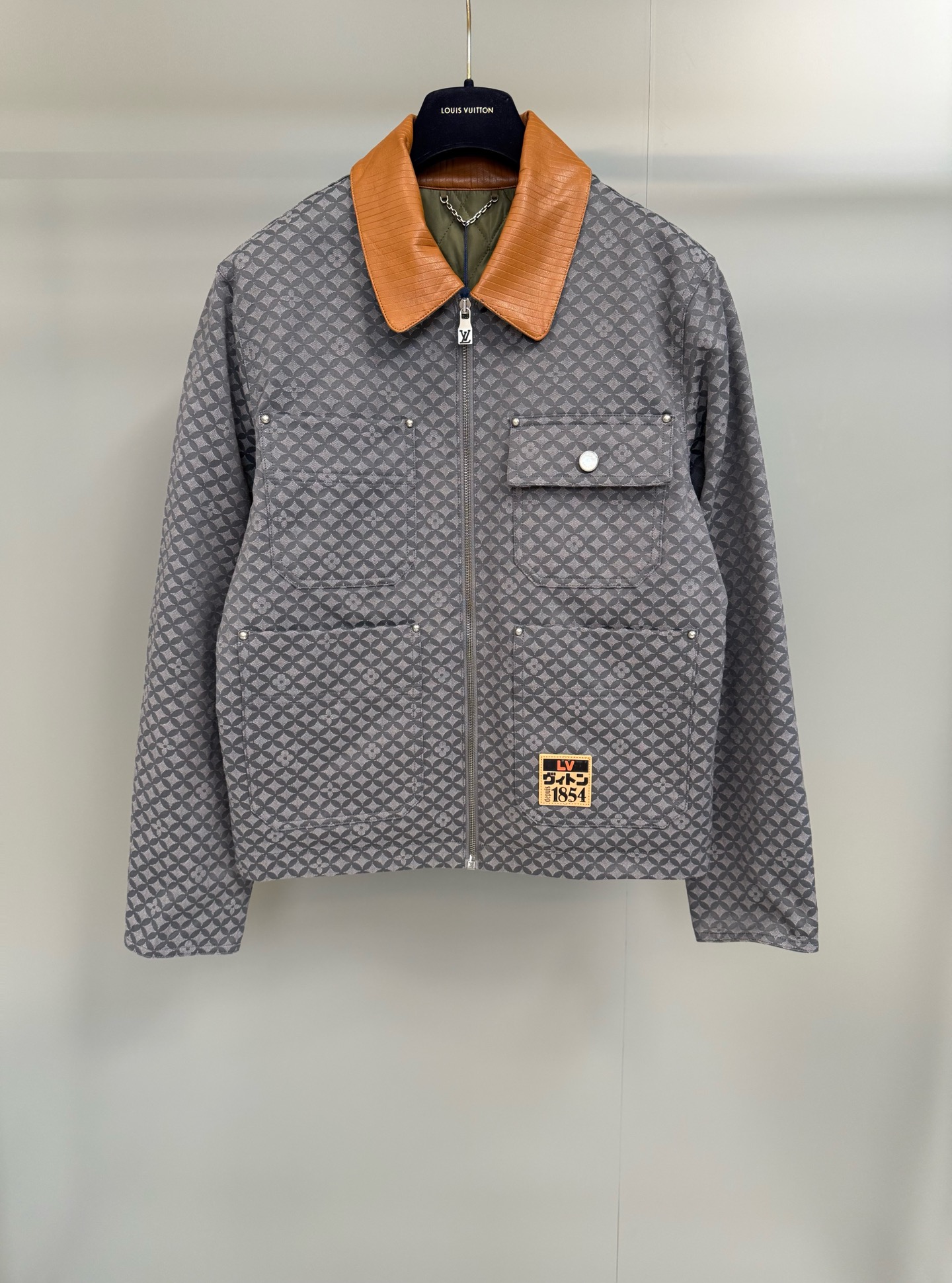 Louis Vuitton Monogram Jacquard Quilted Jacket with Corduroy Collar 2 i1760018154915 4571 0 0