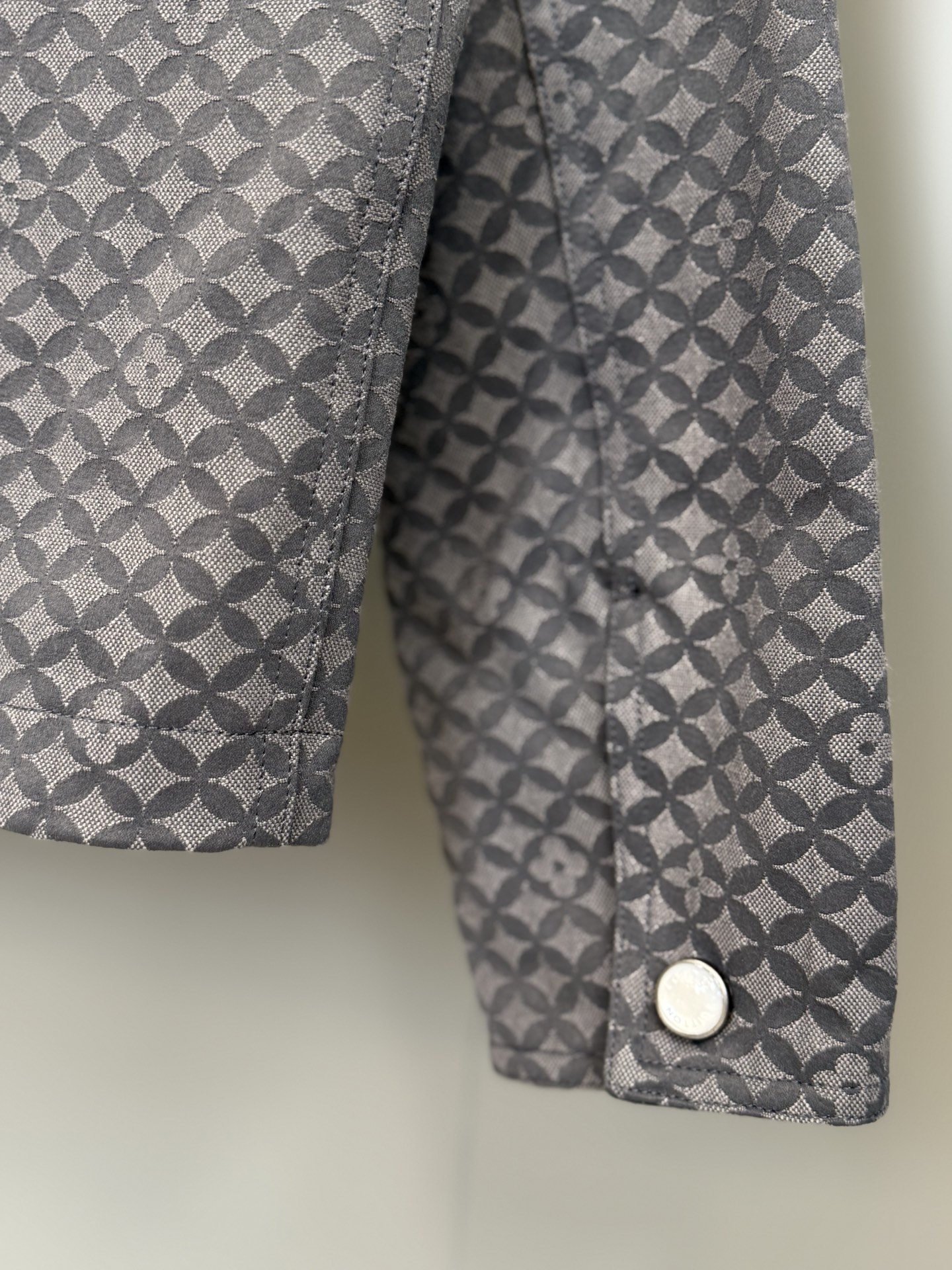 Louis Vuitton Monogram Jacquard Quilted Jacket with Corduroy Collar 7 i1760018155356 5237 0 5