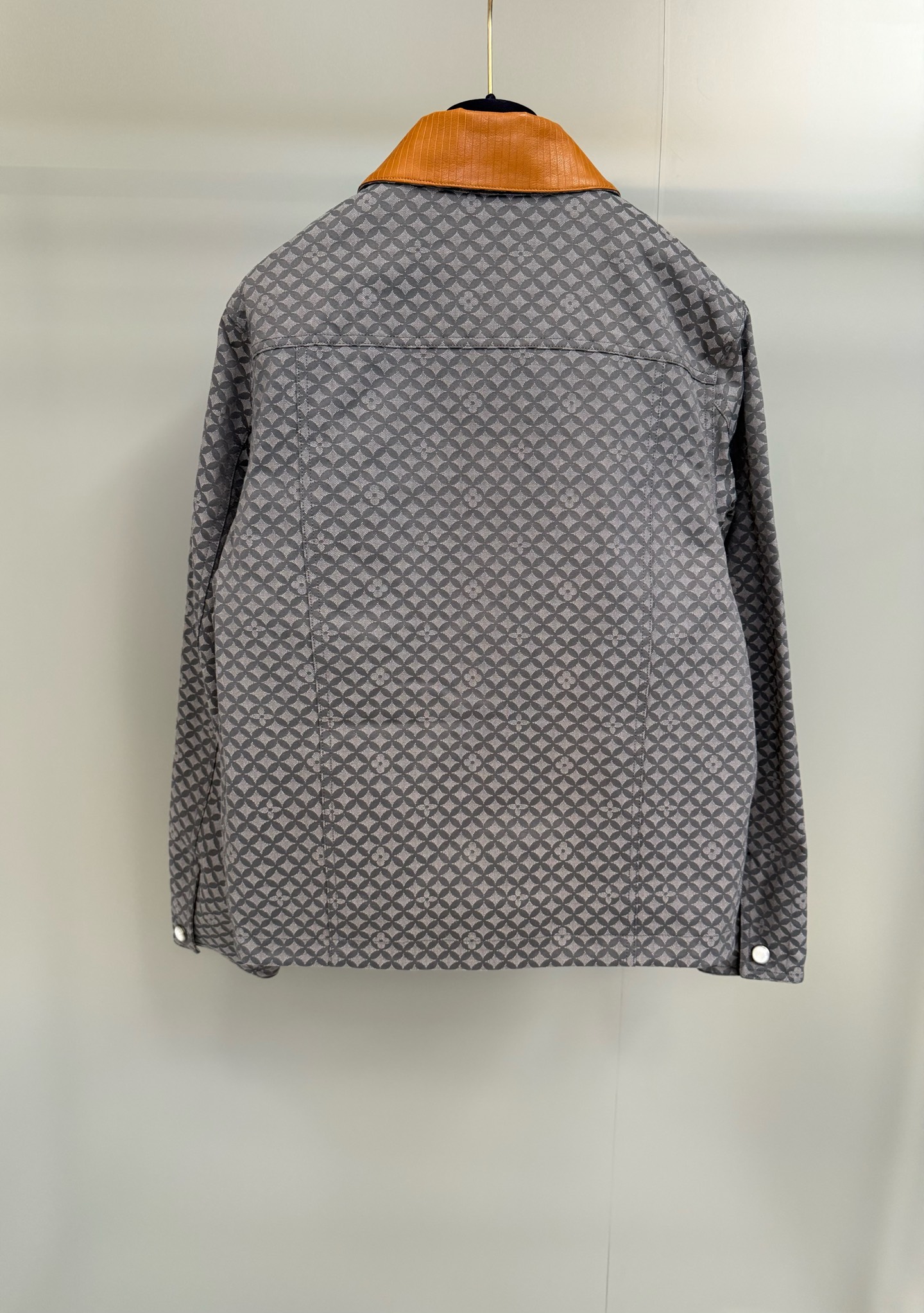 Louis Vuitton Monogram Jacquard Quilted Jacket with Corduroy Collar 3 i1760018156589 928 0 1