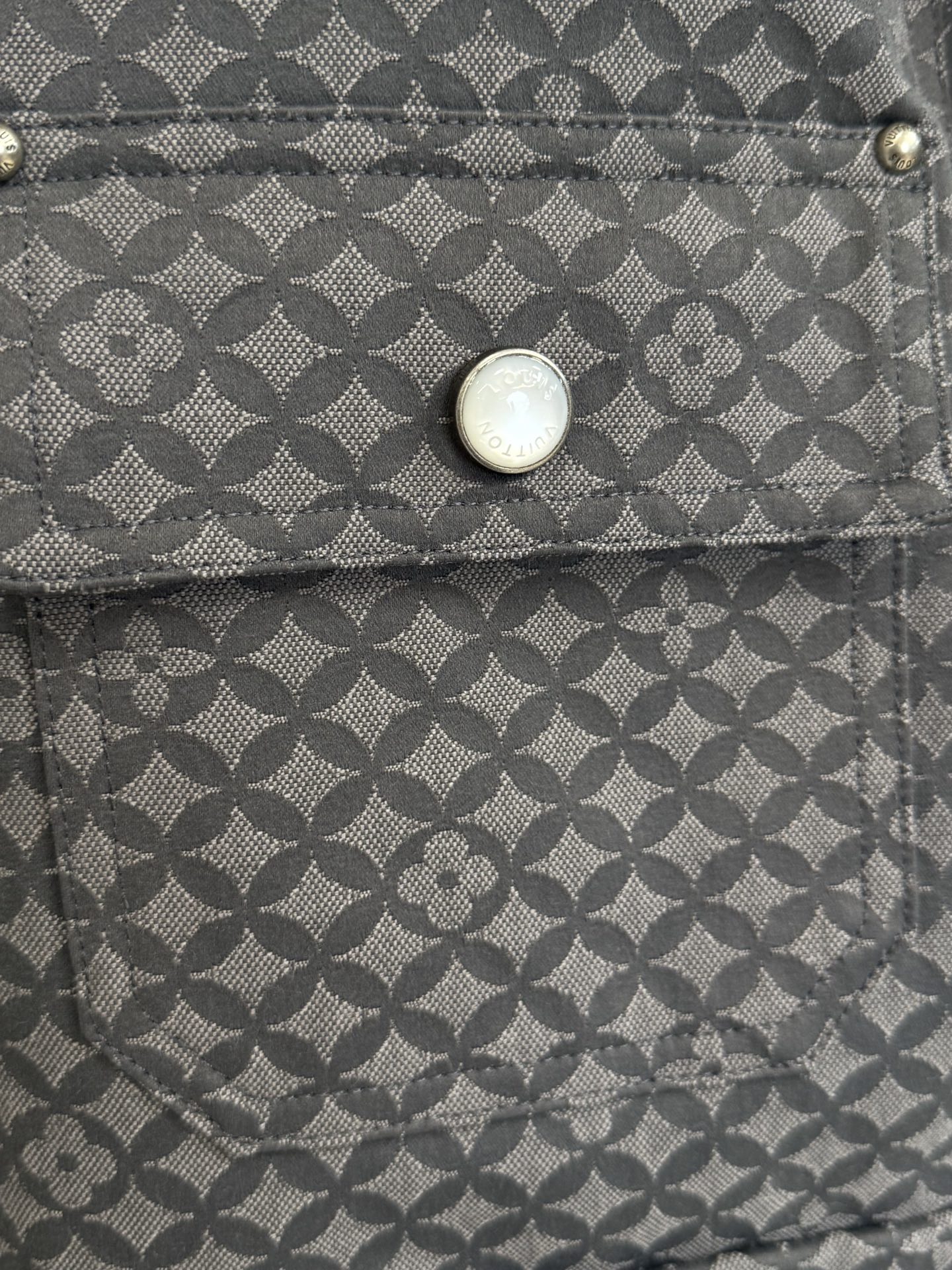 Louis Vuitton Monogram Jacquard Quilted Jacket with Corduroy Collar 5 i1760018156913 9116 0 3