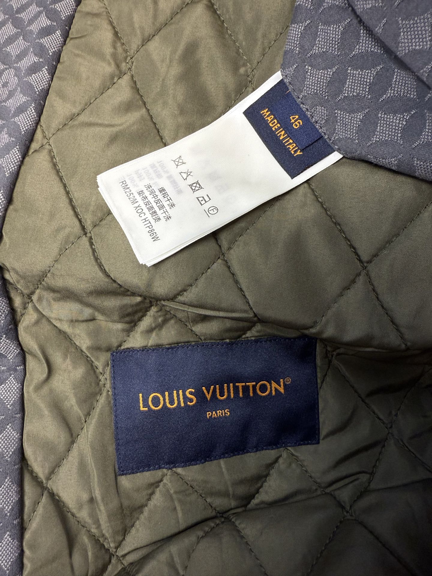 Louis Vuitton Monogram Jacquard Quilted Jacket with Corduroy Collar 9 i1760018232959 1526 0 8