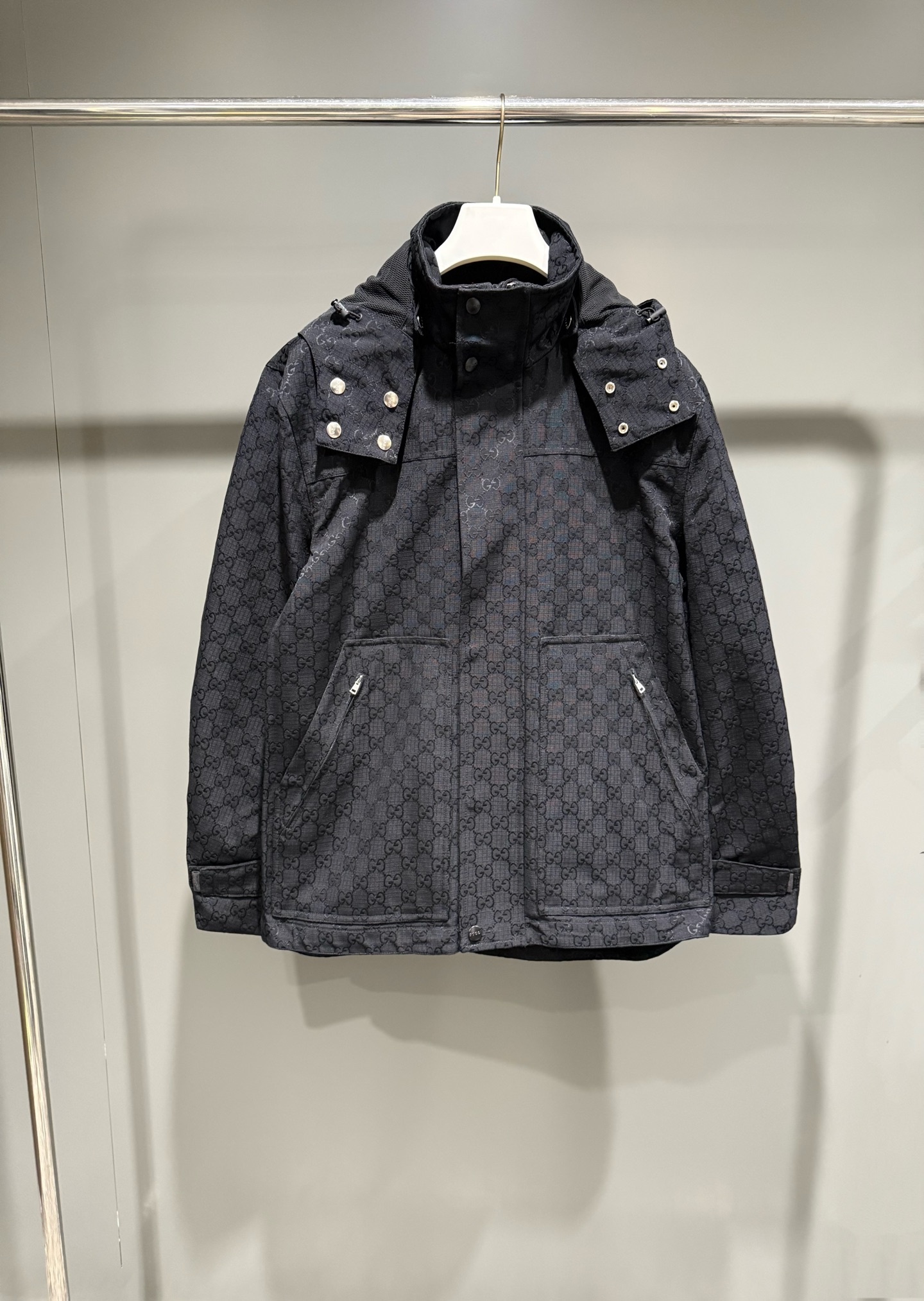 NO:637405,G's 25 new autumn and winter plaid zipper hooded jacket. In this series, the characteristic GG pattern is presented through different textile technologies to create a rich visual effect., Gucci - Clothing, gucci, gucci, jackets & coats, hats, alexander wang19860909G家25秋冬新款格子布拉链连帽夹克该系列中,特色GG图案通过不同的纺织技术呈现,打造丰富的视觉效果.,古驰-服装,gucci,gucci,jackets & coats,hats,alexander wang,Women's clothing