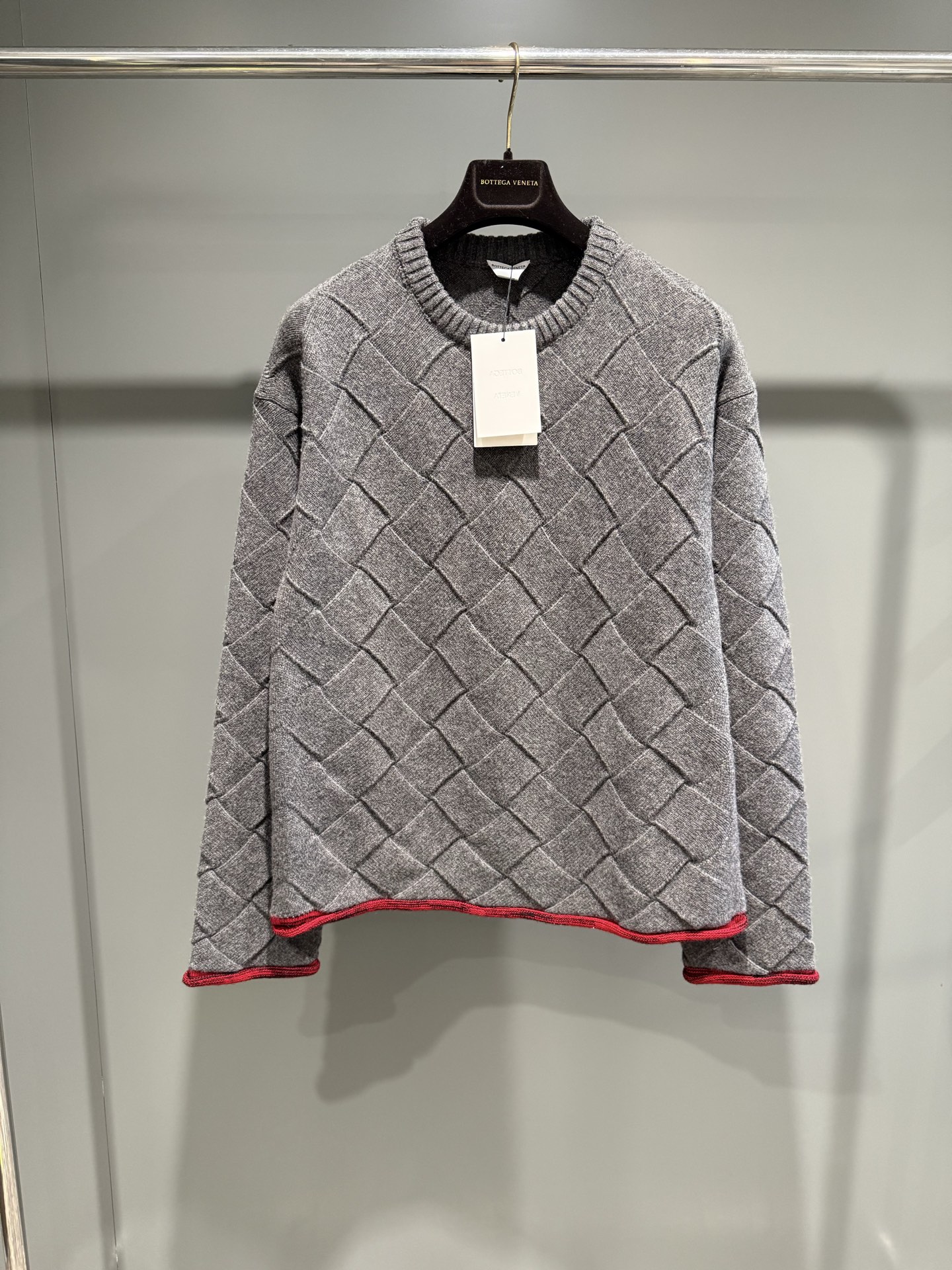 NO:637801,BV high version men's popular knitted pattern sweater, red edge design, custom dyed camel fabric, 3D three-dimensional pattern knitted design, Bottega Veneta-clothing,bottega veneta,bottega veneta,sweaters,alexander wang19860909BV高版本男士爆款编织图案毛衣,红色收边设计,定染驼色面料,3D立体图案编织设计,葆蝶家-服装,bottega veneta,bottega veneta,sweaters,alexander wang,Women's clothing