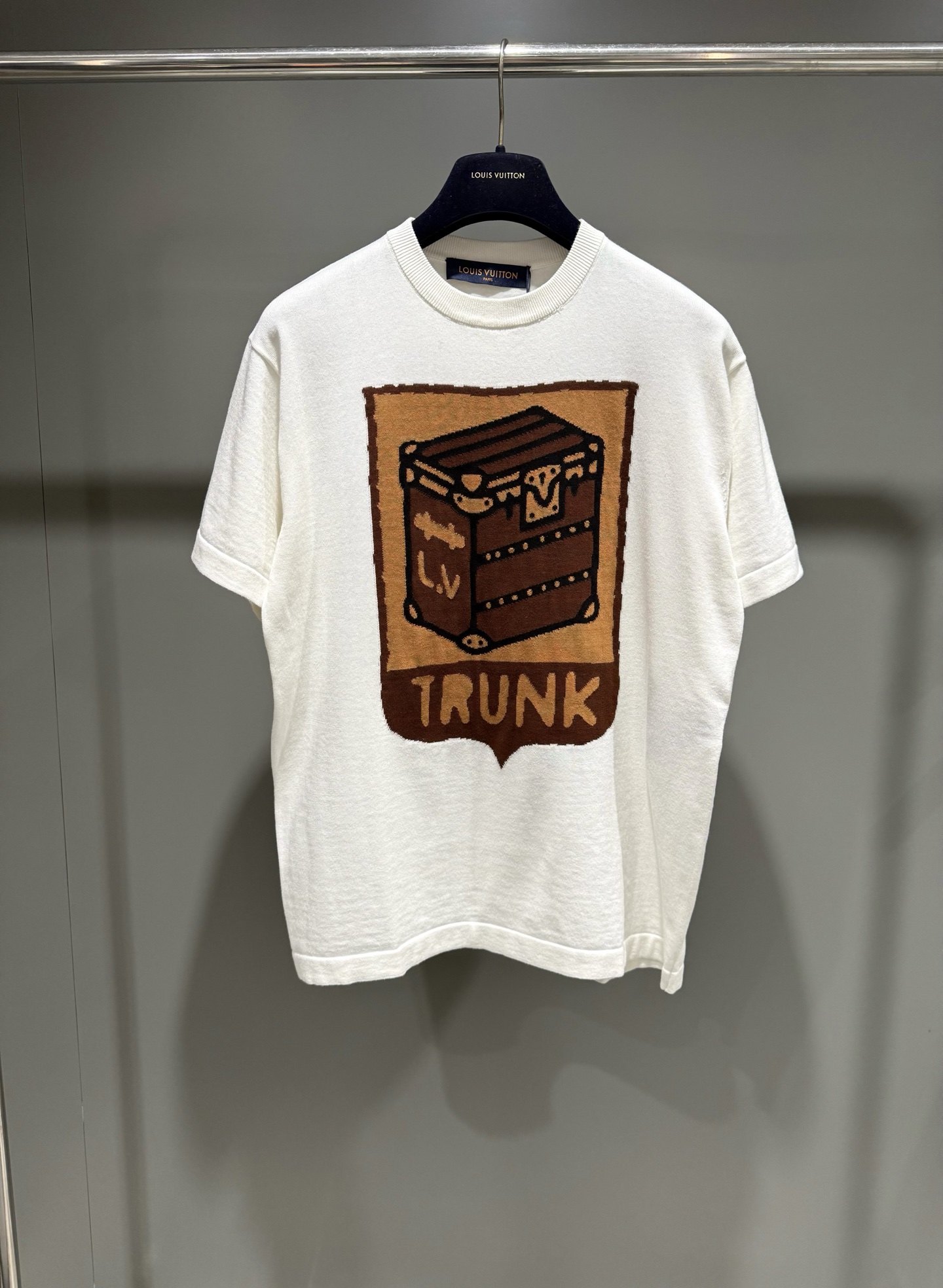 NO:818586,Lujia 25 new style printed pattern round neck knitted T-shirt, regular fit, Louis Vuitton-clothing, louis vuitton, louis vuitton, louis vuitton, tees, t-shirt,19860909驴家25新款印花图案圆领针织T恤,常规版型,路易威登-服装,louis vuitton,louis vuitton,louis vuitton,tees，t-shirt,,Women's clothing