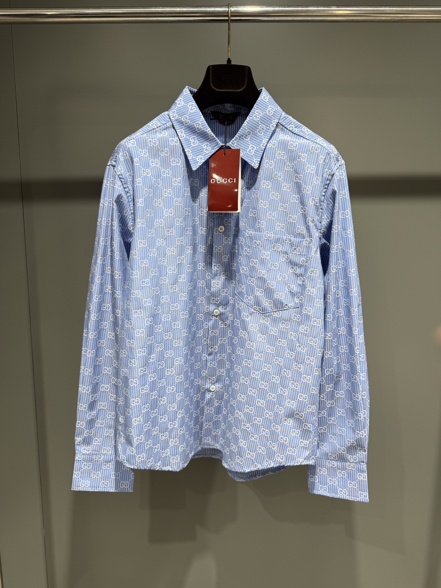 NO:779349,G's new jacquard shirt 'This formal shirt has a simple and neat silhouette and cleverly fits the body shape. The pointed collar, long sleeves and hidden button placket add to the exquisite texture., Gucci - Clothing, gucci, gucci, shirts,19860909G家新款提花衬衫 '这款正装衬衫廓形简洁利落,巧妙贴合身型.尖领、长袖和隐藏式纽扣门襟更添精致质感.,古驰-服装,gucci,gucci,shirts,,Women's clothing