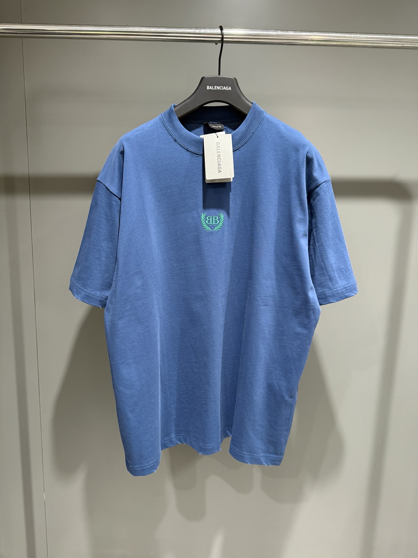 NO:822292,Balenciaga's new wheat ear embroidered letters on the chest T-shirt OS version, Balenciaga-clothing, balenciaga, tees, t-shirt,19860909巴黎世家新款麦穗胸前刺绣字母T恤 OS版,巴黎世家-服装,balenciaga,tees，t-shirt,,Women's clothing