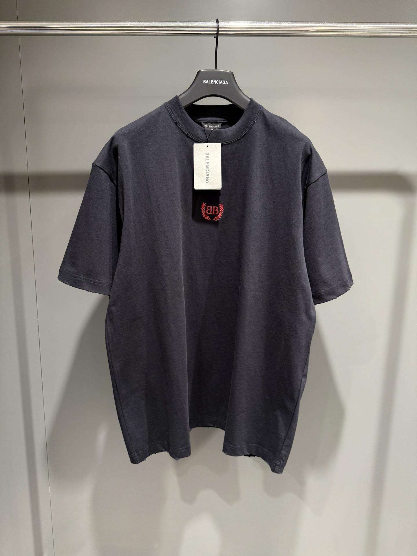 NO:822277,Balenciaga's new wheat ear embroidered letters on the chest T-shirt OS version, Balenciaga-clothing, balenciaga, tees, t-shirt,19860909巴黎世家新款麦穗胸前刺绣字母T恤 OS版,巴黎世家-服装,balenciaga,tees，t-shirt,,Women's clothing