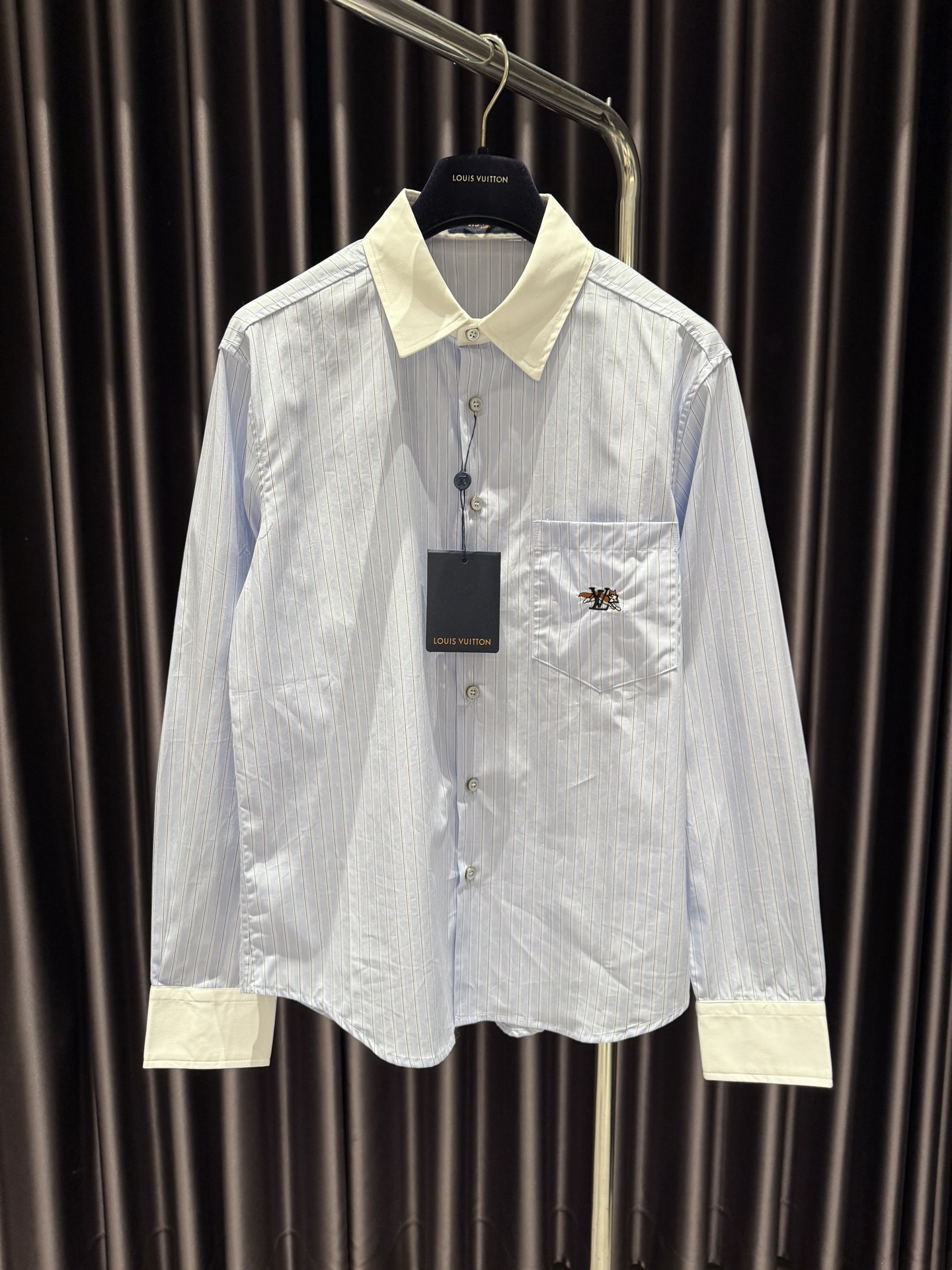 NO:779362,Lujia high version 25 new shirt jacket with fox embroidery on the chest pocket!  ,Louis Vuitton-men's clothing,louis vuitton,louis vuitton,louis vuitton,jackets & coats,shirts,19860909驴家高版25新款衬衫外套,胸口口袋处带有狐狸刺绣！,路易威登-服装男装,louis vuitton,louis vuitton,louis vuitton,jackets & coats,shirts,,Women's clothing