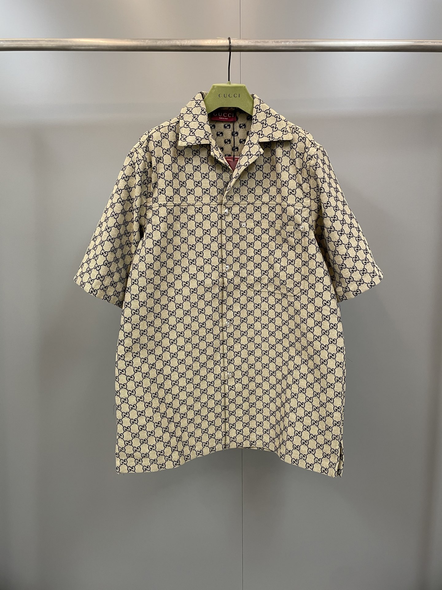 NO:775391,G's 26ss new model incorporates a variety of textures, patterns and colors to refresh your daily wardrobe. This regular fit shirt is made of khaki GG canvas and linen blend fabric., Gucci - Clothing, gucci, gucci, shirts,19860909G家26ss新款融蕴多种纹理、图案与配色,焕新日常衣橱.这款常规版型衬衫采用卡其GG帆布亚麻混纺面料.,古驰-服装,gucci,gucci,shirts,,Women's clothing