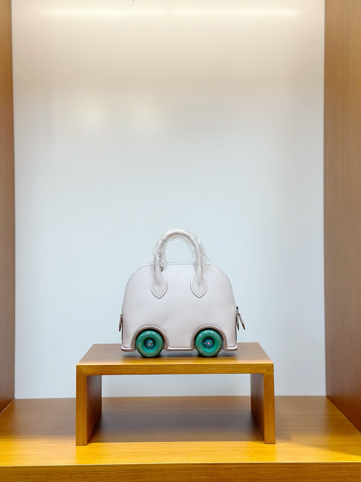 NO:700025,New product Mini Bolide on wheels bowling wheel bag 18cm Original imported Esom leather [Dream Pink Purple] silver buckle Limited edition Counter synchronization Fully handmade beeswax thread sewing Pure steel hardware Ready in stock, Hermes, Hermes,19860909新品 Mini Bolide on wheels 保龄球轮子包 18cm 原厂进口Esom皮【梦幻粉紫】银扣 限量版 专柜同步 全手工蜜蜡线缝制 纯钢五金 现货,爱马仕,hermes,Hermes,,Bag