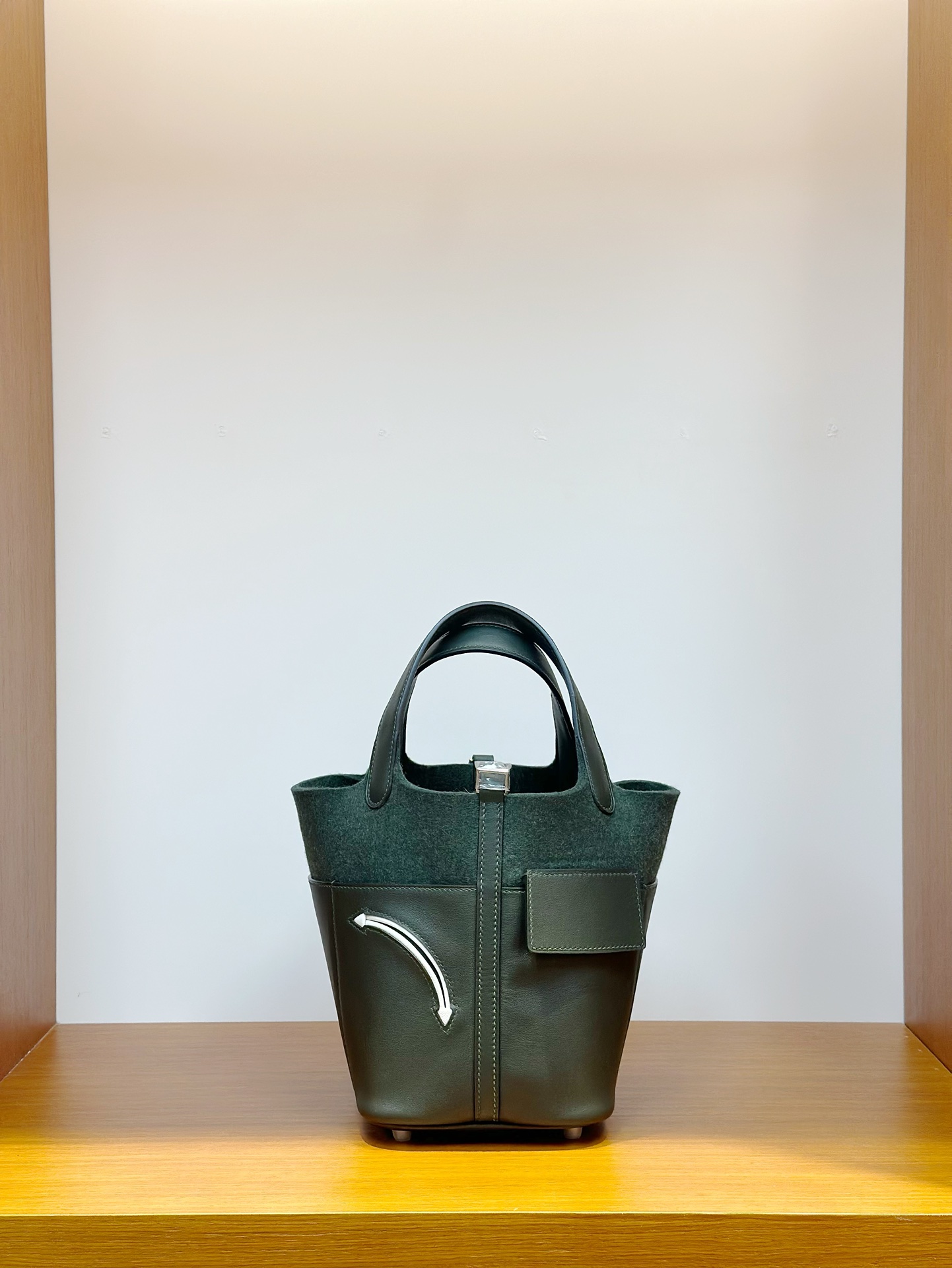 NO:698219,In stock, H family's new felt vegetable blue patchwork leather, British green, French imported swift leather, pure hand-stitched wax thread, Hermes, hermes, stuart weitzman, Hermes,19860909现货,H家新款毛毡菜蓝子拼皮,英国绿,法国进口swift皮,纯手工手缝蜡线,爱马仕,hermes,stuart weitzman,Hermes,,Bag