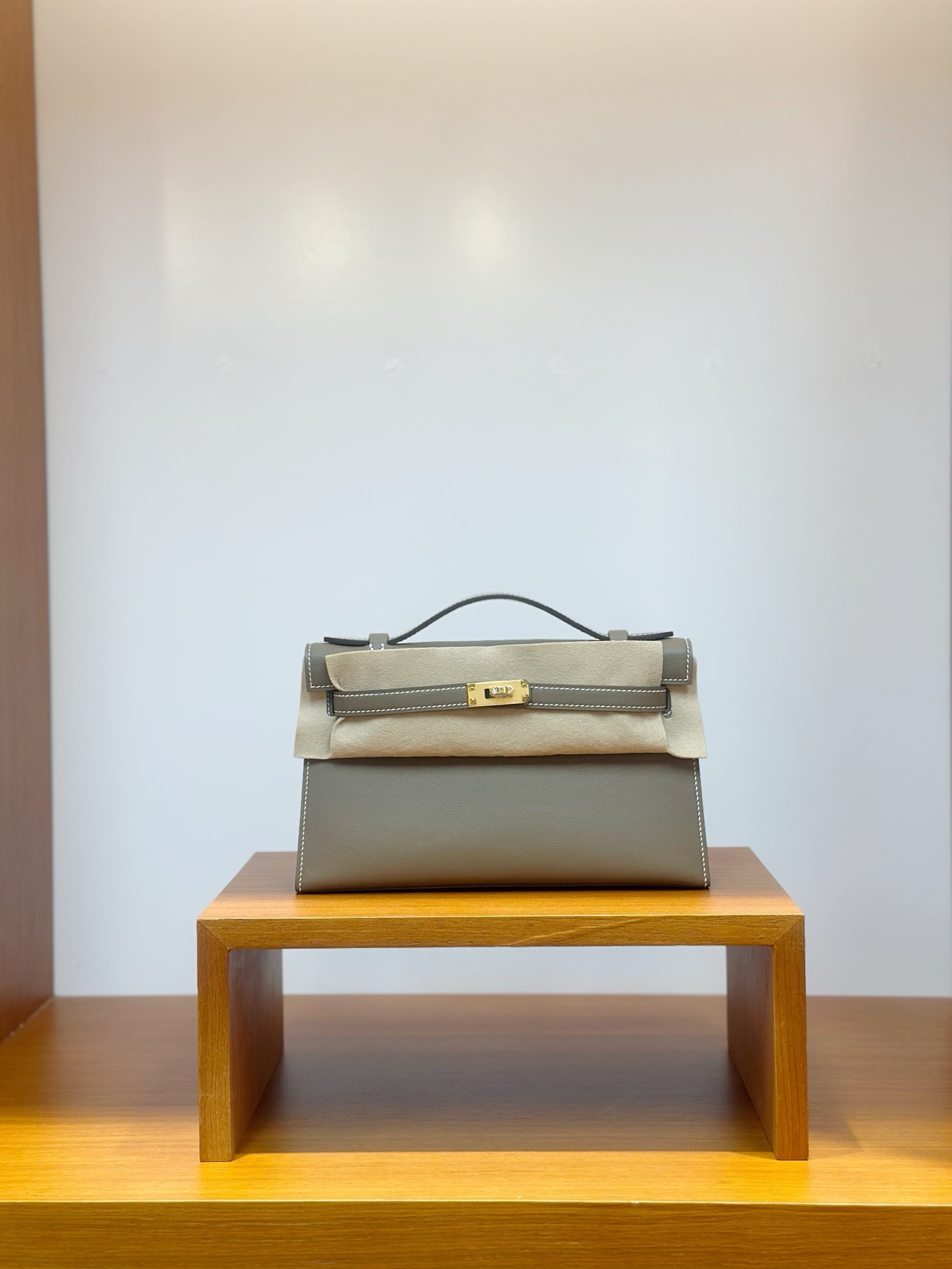 NO:811781,In stock, mini Kelly generation, elephant gray gold buckle, swift leather imported from France, pure hand-stitched wax thread, Hermes, hermes, stuart weitzman, Hermes,19860909现货现货,mini Kelly 一代,大象灰金扣,法国进口swift皮,纯手工手缝蜡线,爱马仕,hermes,stuart weitzman,Hermes,,Bag