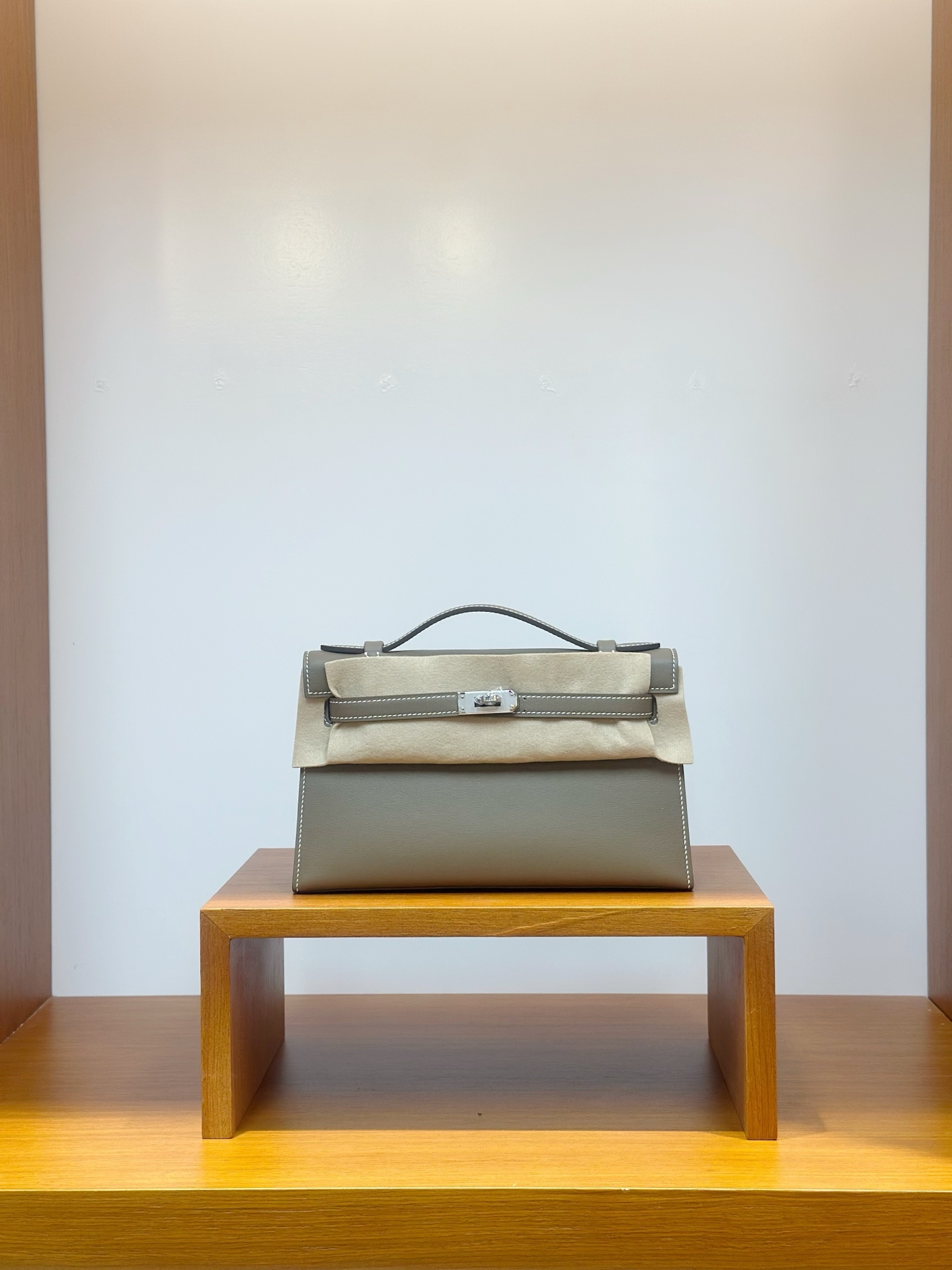 NO:811783,In stock, mini Kelly first generation, elephant gray silver buckle, swift leather imported from France, hand-stitched wax thread, Hermes, hermes, stuart weitzman, Hermes,19860909现货现货,mini Kelly 一代,大象灰银扣,法国进口swift皮,纯手工手缝蜡线,爱马仕,hermes,stuart weitzman,Hermes,,Bag